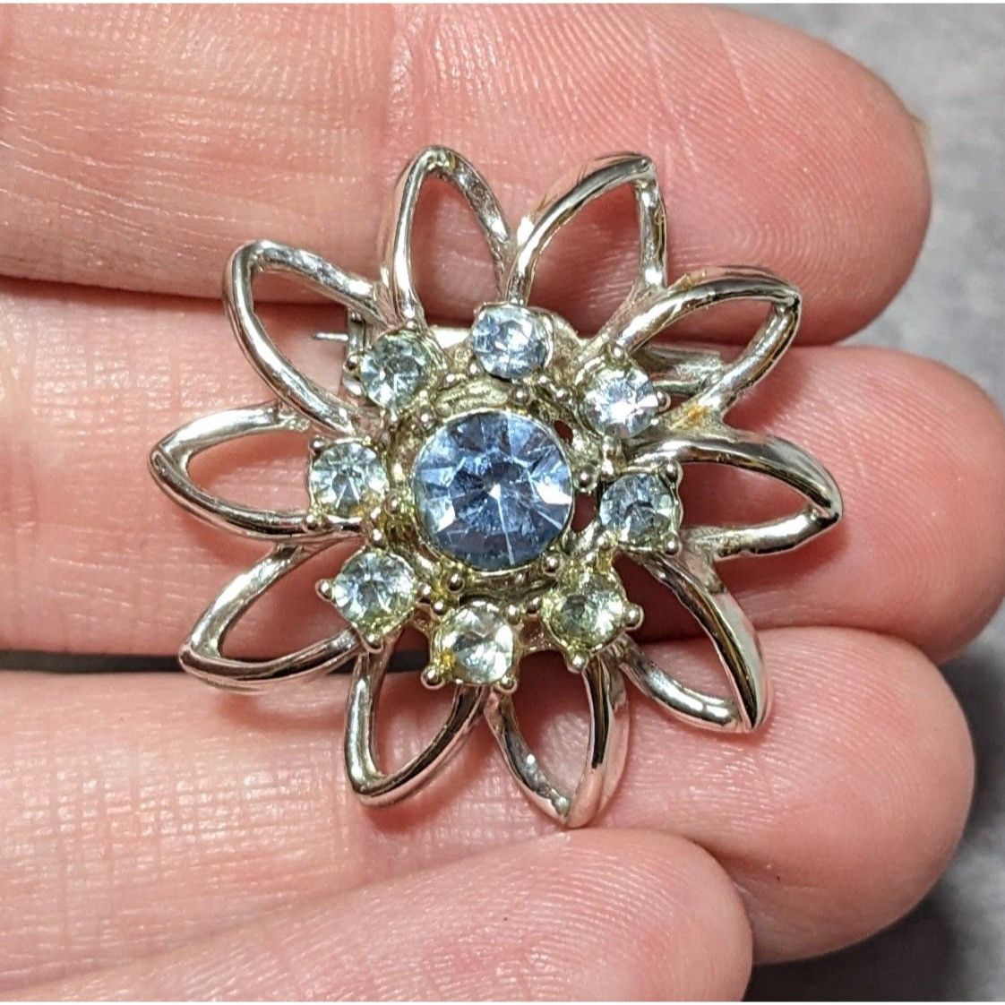 Other Vintage Blue And Silver Star Flower Rhinestone Brooch Size ONE SIZE - 6 Thumbnail