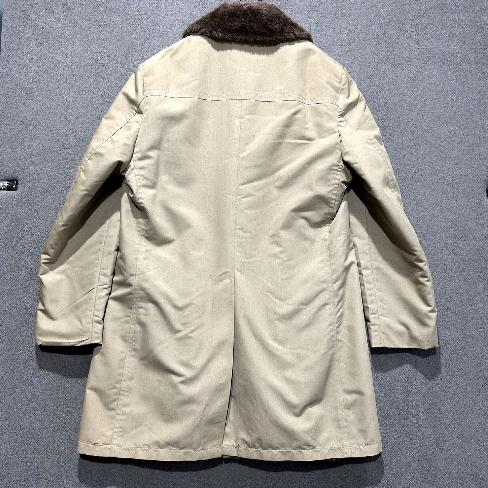 JCPenney VINTAGE JCPenney The Men's Store Trench Coat Mens 40L Khaki Tan Faux Fur Lined 80s Size US XXS / EU 40 - 2 Thumbnail