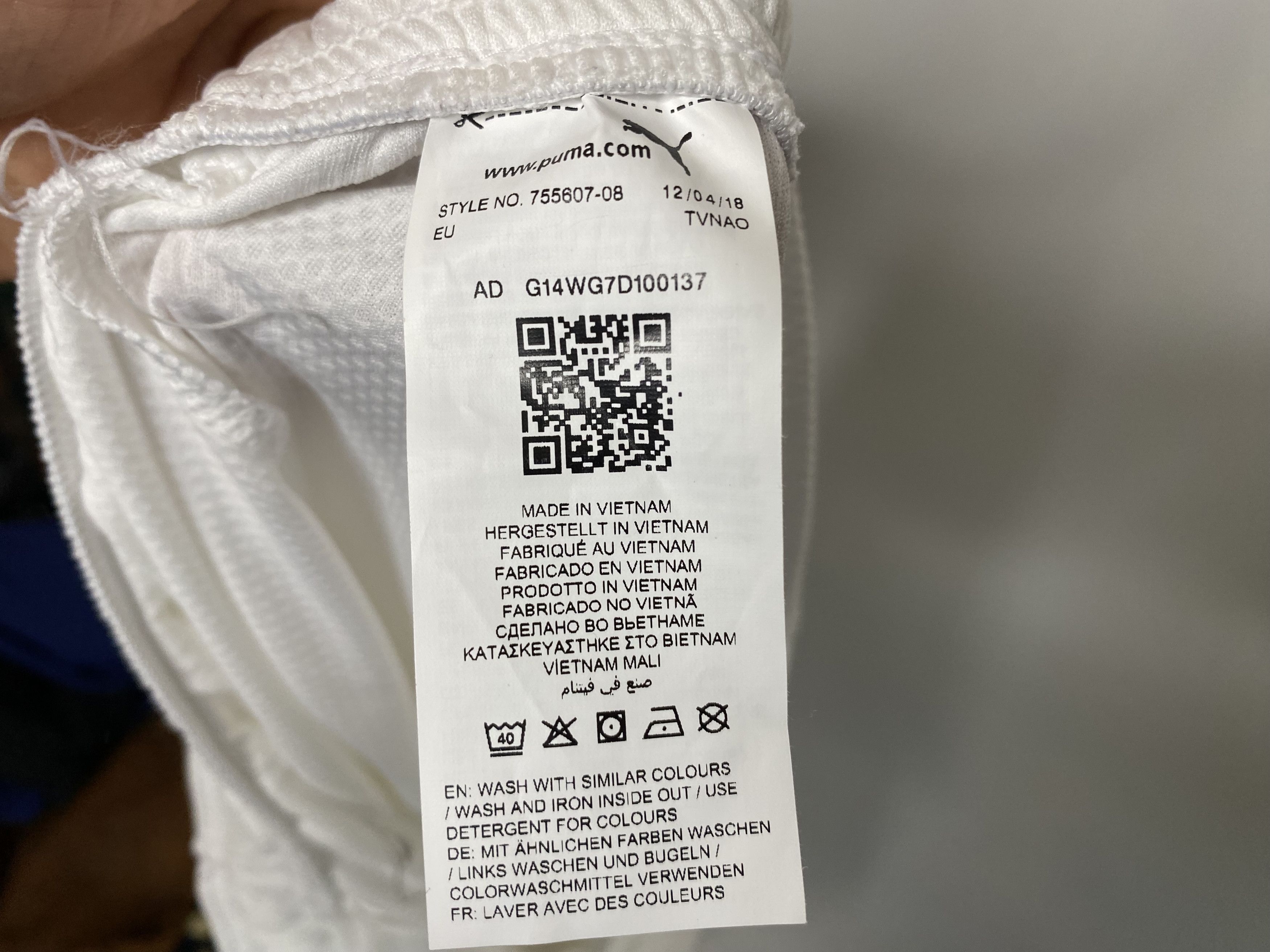 Puma MANCHESTER CITY 2019 2020 HOME FOOTBALL SOCCER SHORTS Size US 34 / EU 50 - 6 Thumbnail