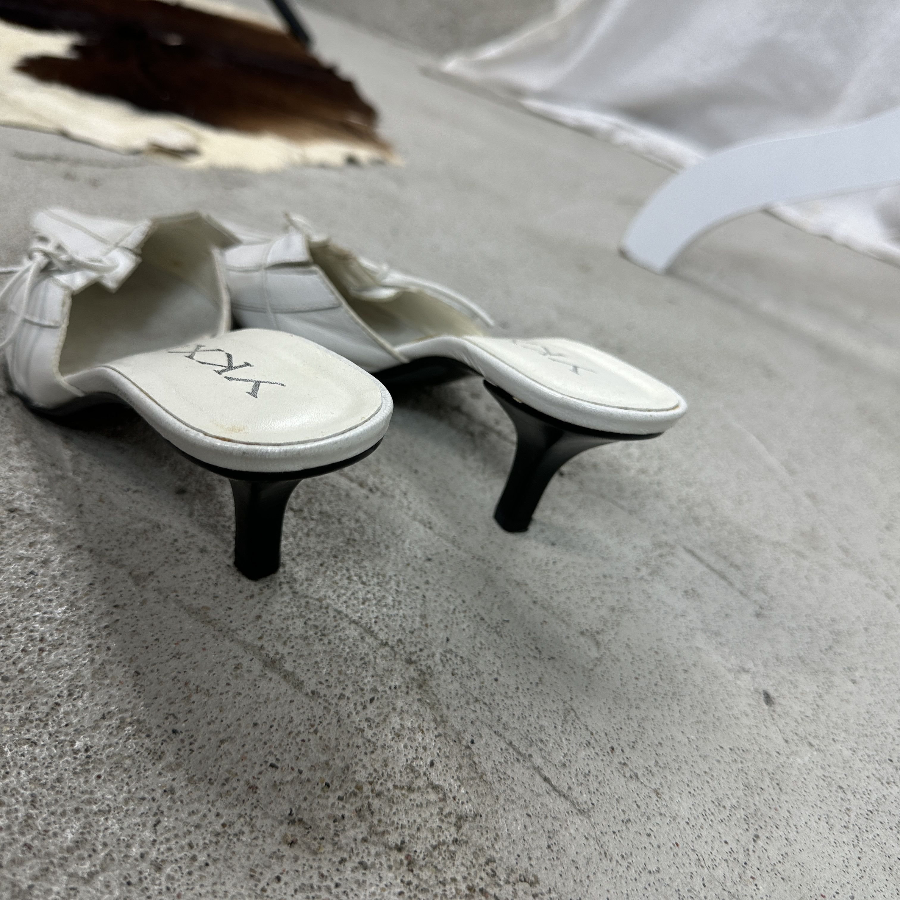 Vintage Vintage Avant Garde Preppy Old Money Leather Mules Heels 00s Size US 5 / IT 35 - 7 Thumbnail