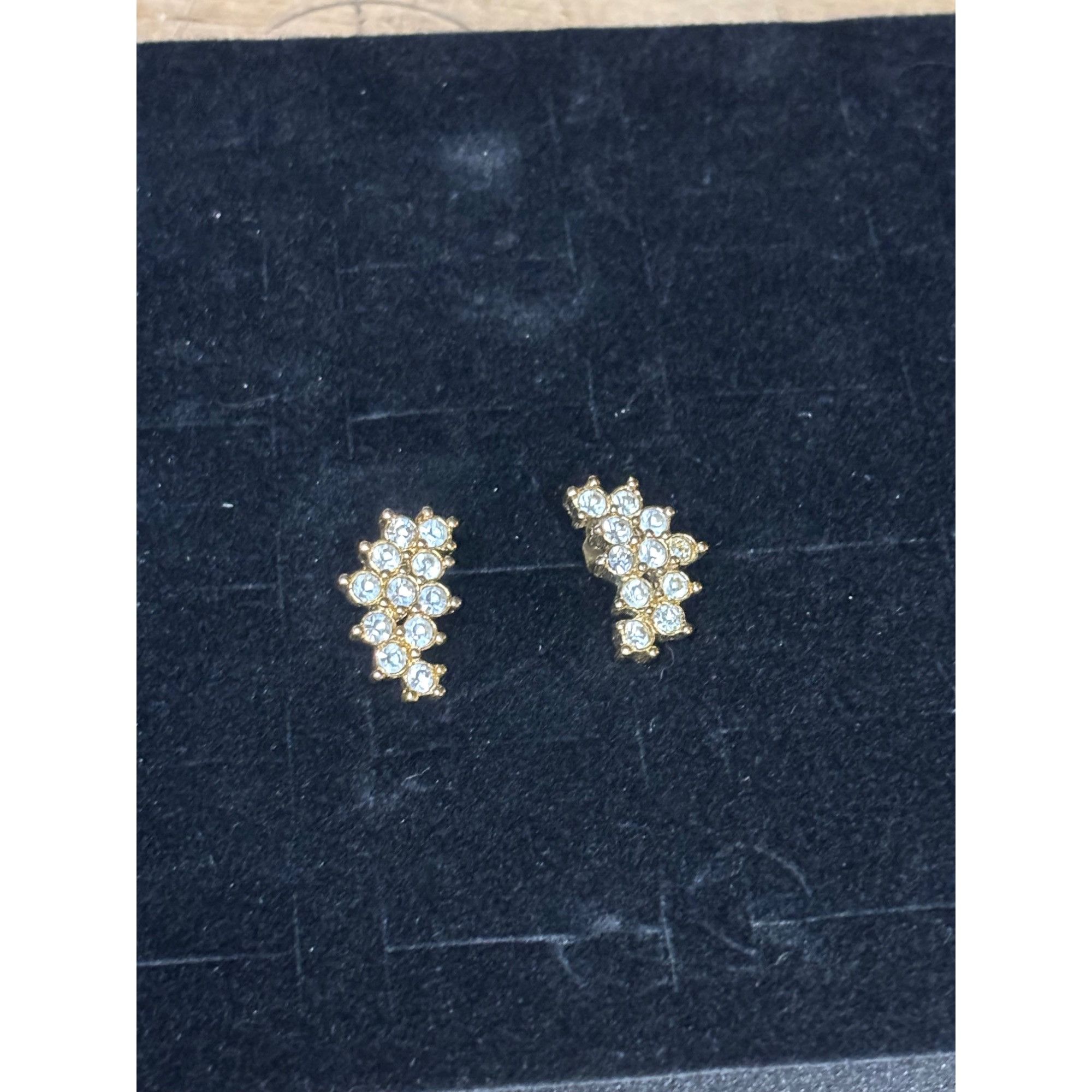 Other Crystal Cluster Gold Tone Stud Earrings Size ONE SIZE - 7 Thumbnail