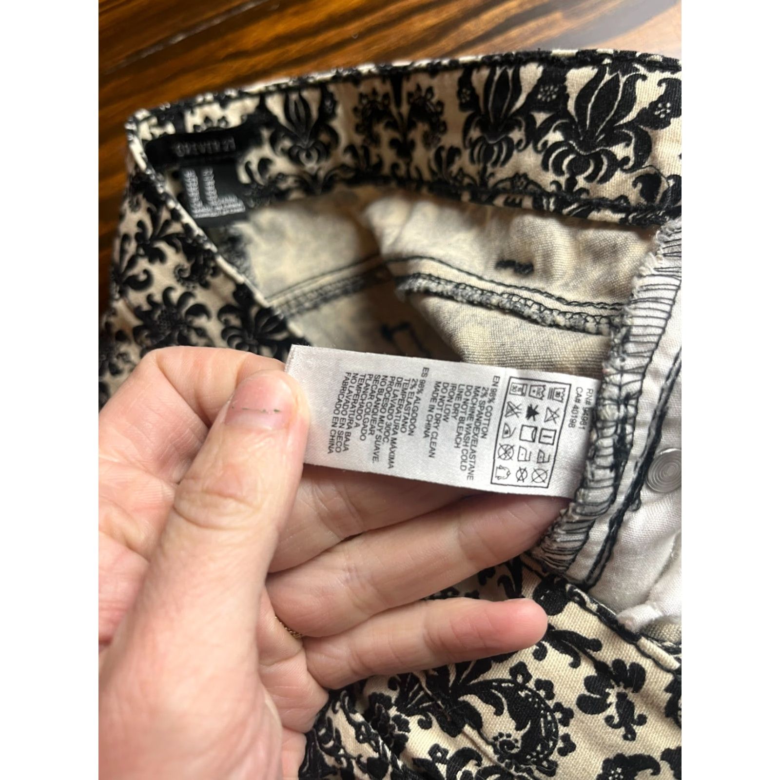 Forever 21 FOREVER 21 Jeans Women's 27 Skinny Floral Pockets Brown Black Tan Regular Inseam 28.5 in 27 Pockets Womens Vintage: No Size 27" / US 4 / IT 40 - 8 Thumbnail