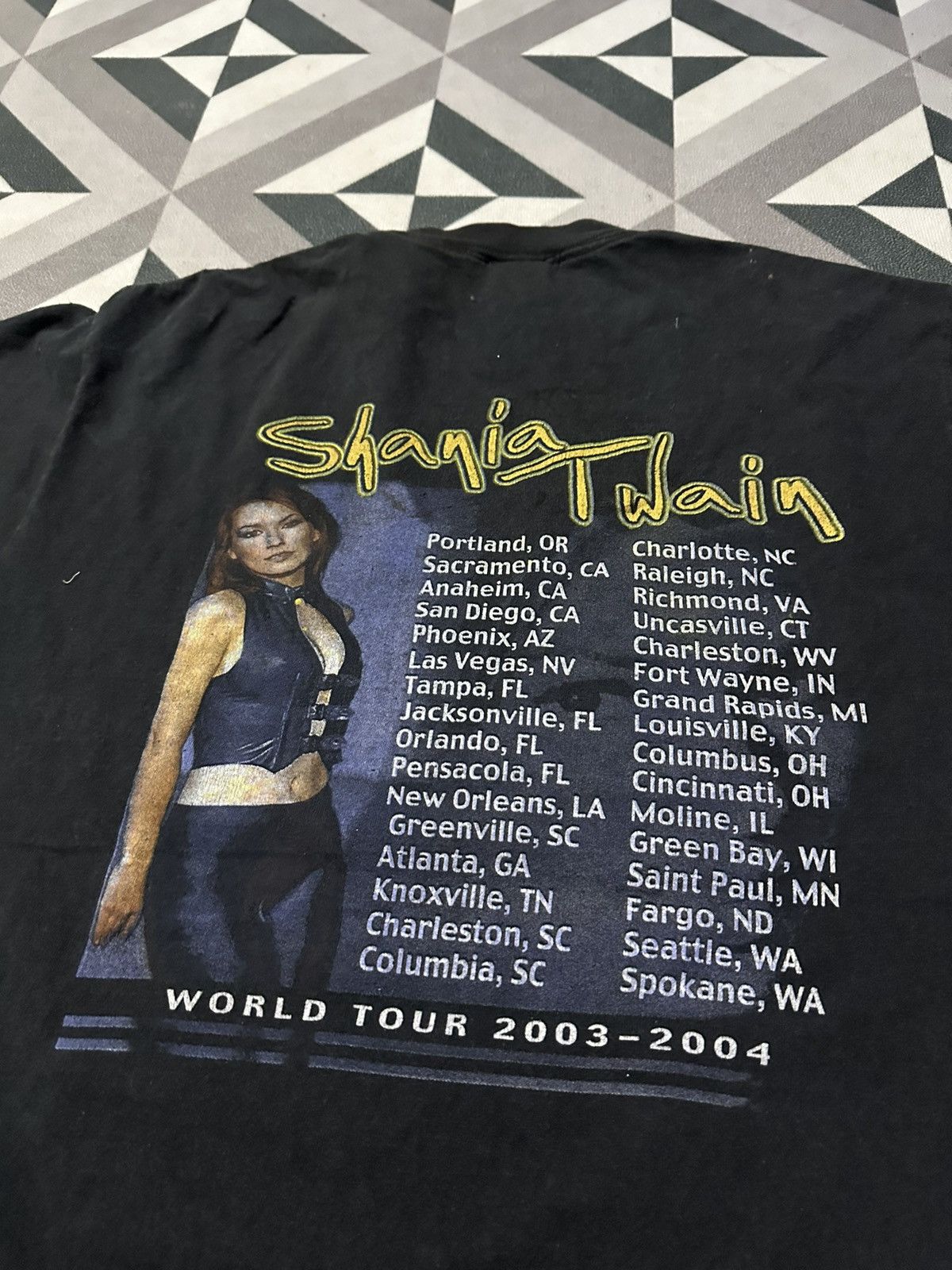 Band Tees Vintage Shania Twain worldwide tour 2003-2004 tshirt Size US L / EU 52-54 / 3 - 8 Thumbnail