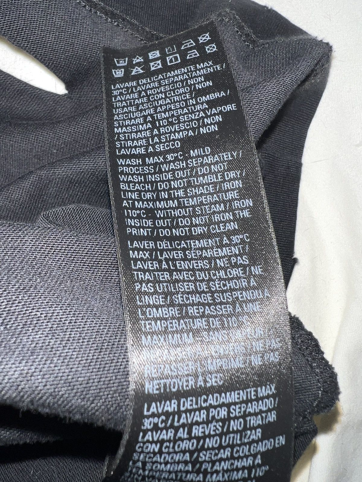 Balenciaga Balenciaga Destroyed T-shirt Size US S / EU 44-46 / 1 - 6 Thumbnail