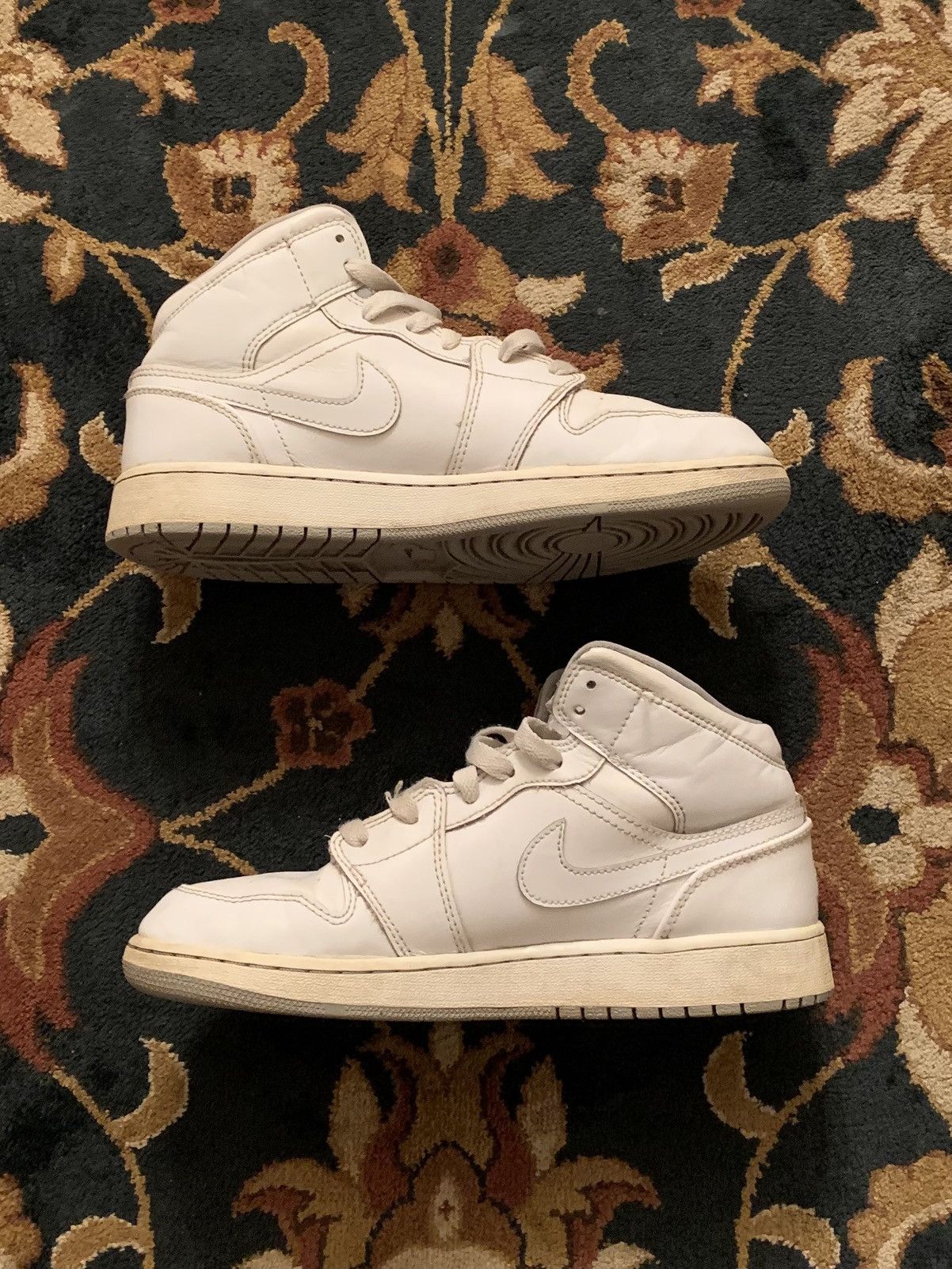 Jordan Brand Vintage Y2K Air Jordan 1 Retro Mid White Wolf Grey Sneakers Size US 6 / EU 39 - 2 Thumbnail