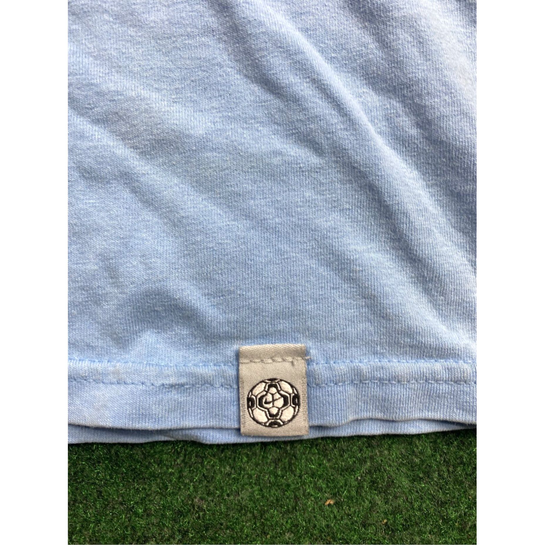 Nike Vintage Nike Soccer T-Shirt Size large fast Shipping blue Size US L / EU 52-54 / 3 - 2 Thumbnail