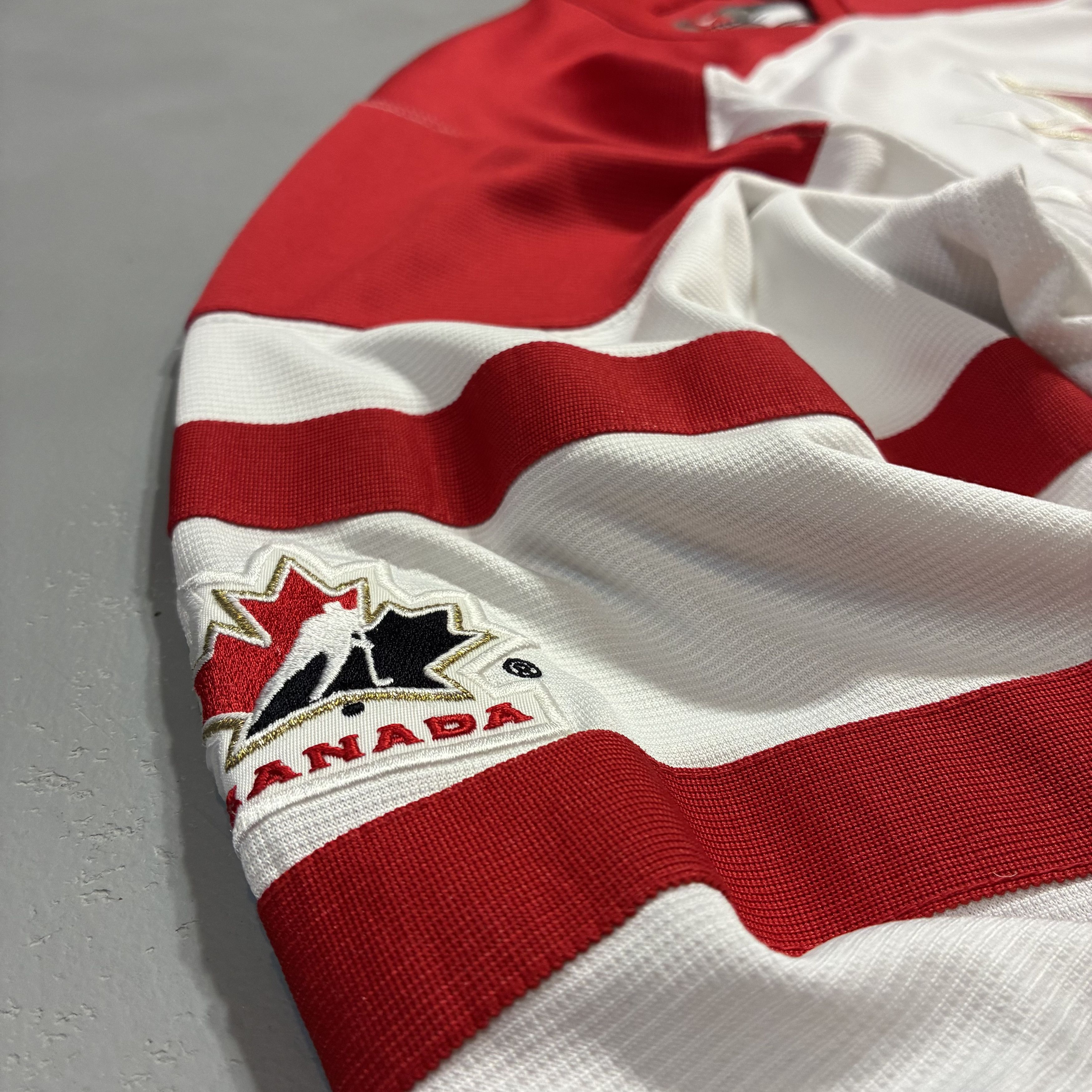 Nike Nike Team Canada Hockey Jersey 2010 Vancouver Olympics Size US XL / EU 56 / 4 - 5 Thumbnail
