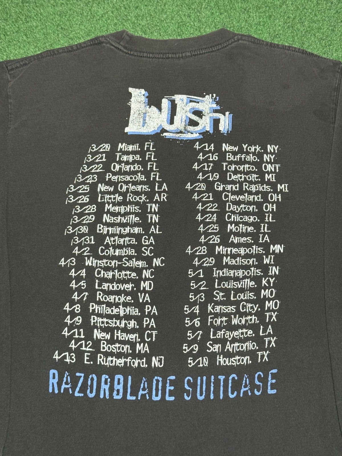 Band Tees Vintage 90s BUSH Razorblade Suitcase RARE Concert T-Shirt Size US L / EU 52-54 / 3 - 4 Thumbnail