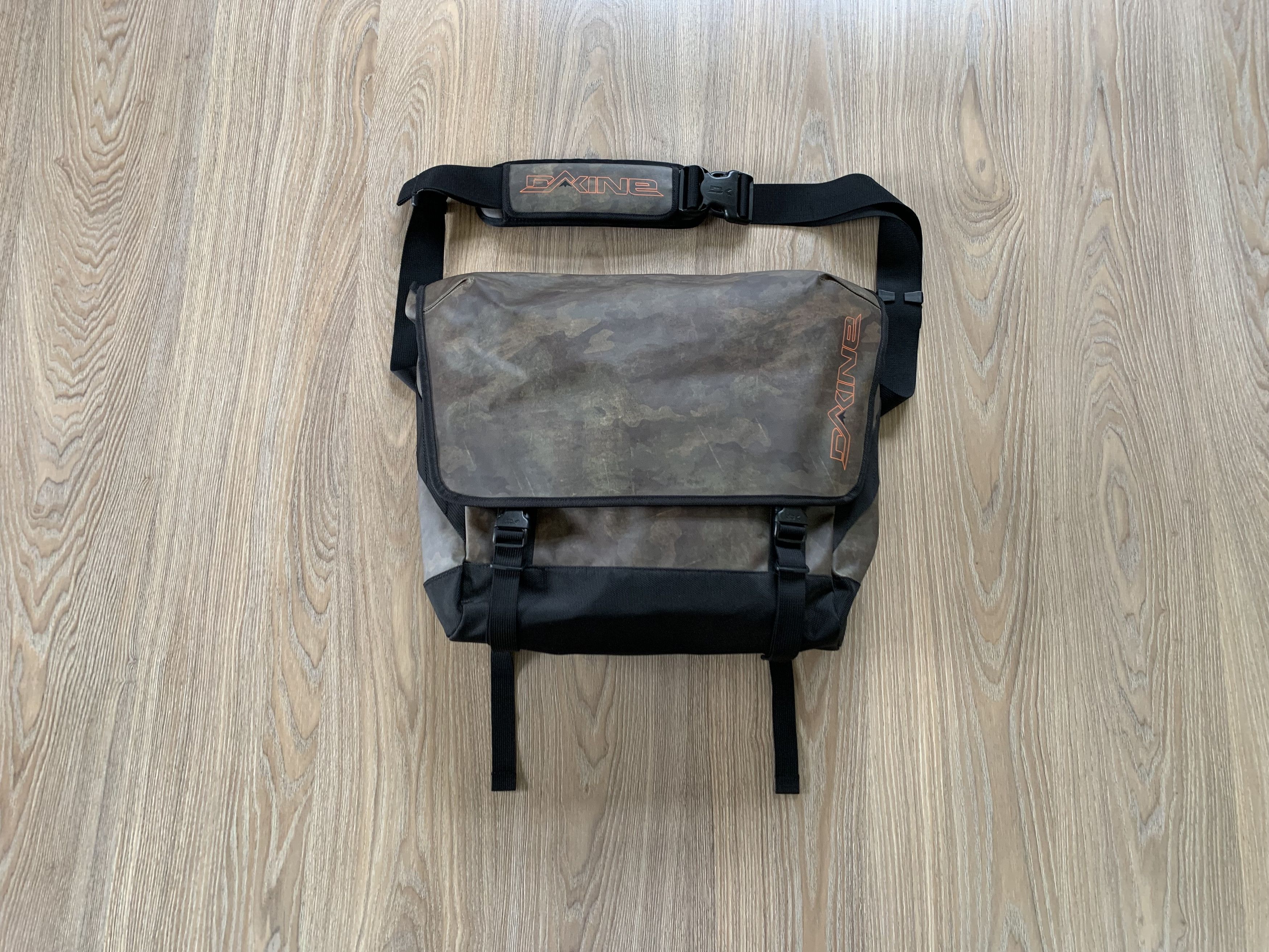 Dakine Dakine Granville Messenger Bag Camo Laptop Shoulder Bag Size ONE SIZE - 1 Thumbnail