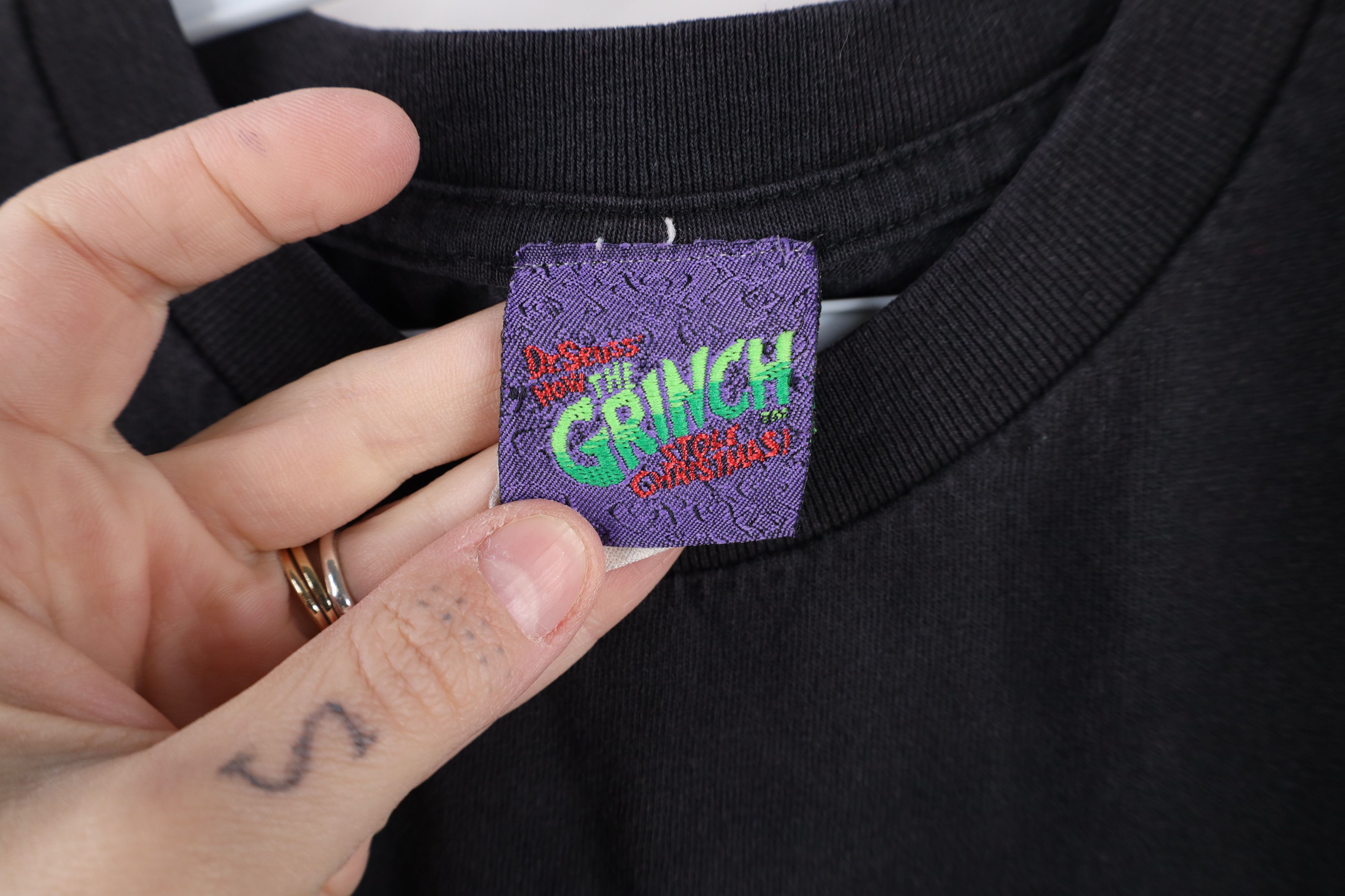 Vintage Vintage Y2K 2000 Dr Seuss The Grinch Spell Out T-Shirt Size S / US 4 / IT 40 - 8 Thumbnail