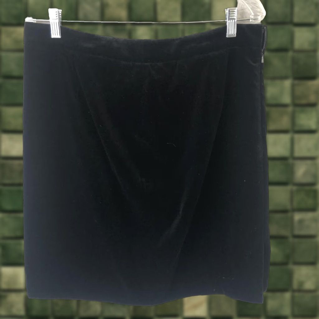 Brooks Brothers VINTAGE Brooks Brothers Skirt Womens 12 Black Velvet Pencil Classic Lined Side Zip Elegant Size 34" / US 12 / IT 48 - 1 Thumbnail
