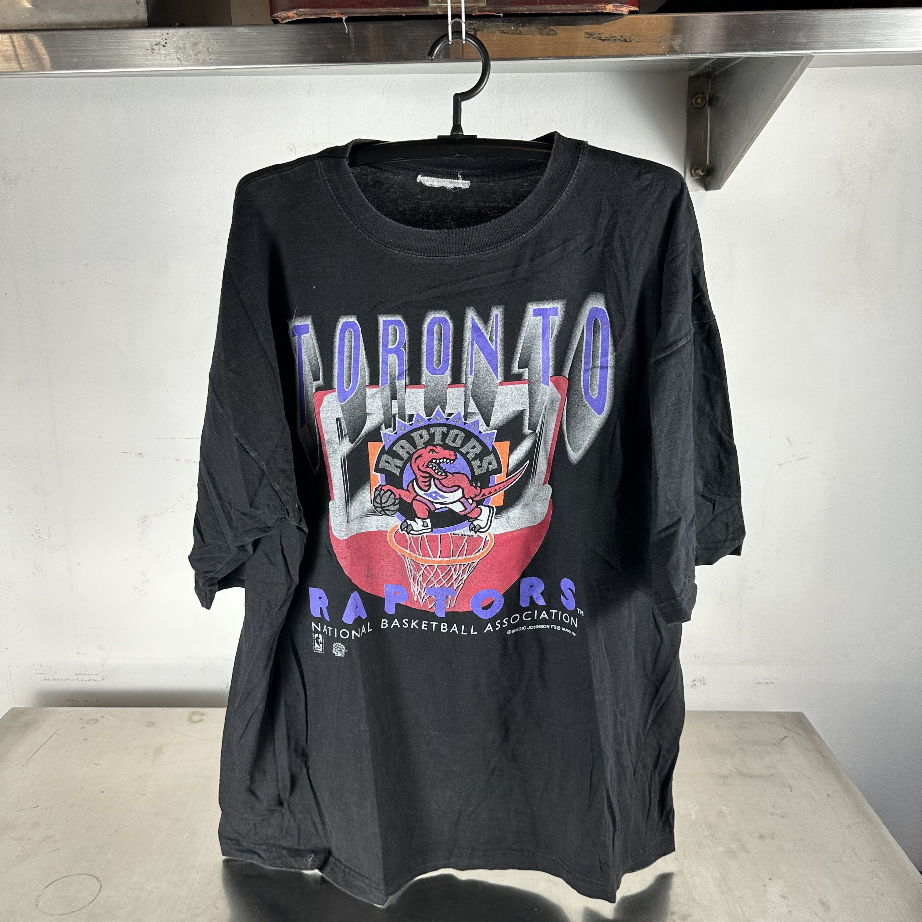Vintage Vintage 1994 Toronto Raptors NBA Basketball Graphic T-shirt Size US XXL / EU 58 / 5 - 1 Thumbnail