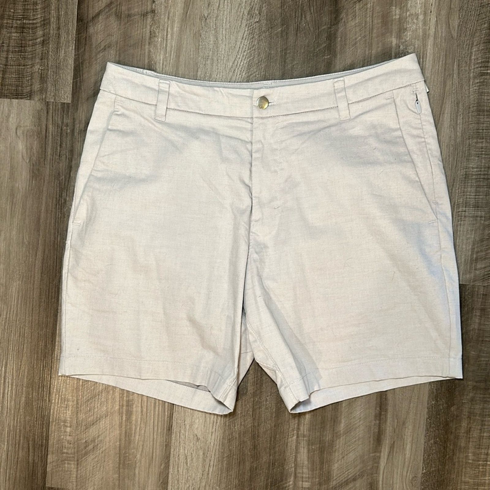 Lululemon Lululemon Commission Classic Shorts - 33 Size US 33 - 1 Thumbnail