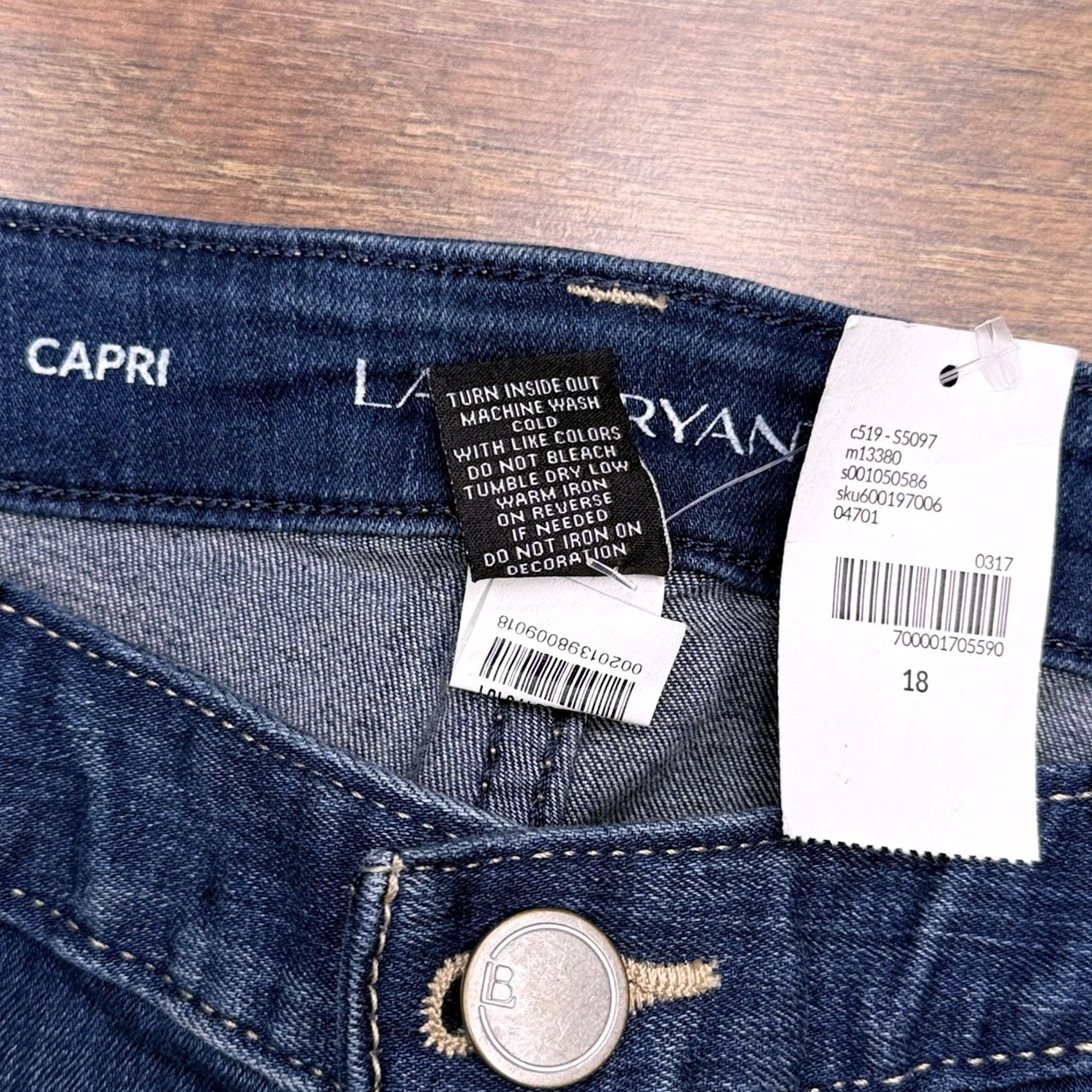 Vintage Lane Bryant Jeans Capri Womens 18 Mid Rise Stretch Distressed Denim Blue 5-Pocket City Regular Mens? Womens? Size 40" / US 18 - 5 Thumbnail