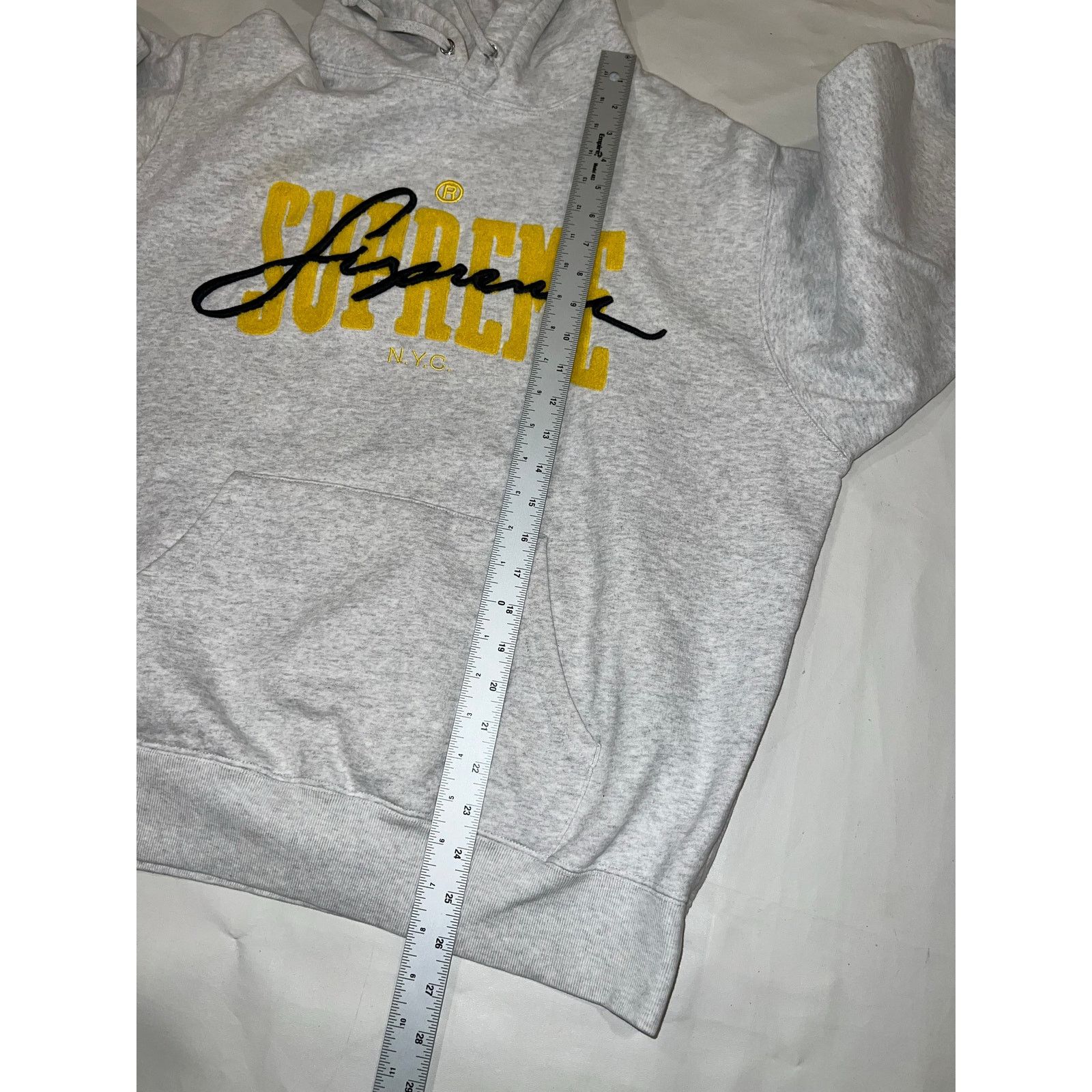 Supreme Supreme SS22 Embroidered Chenille Script Hoodie Size US M / EU 48-50 / 2 - 7 Thumbnail