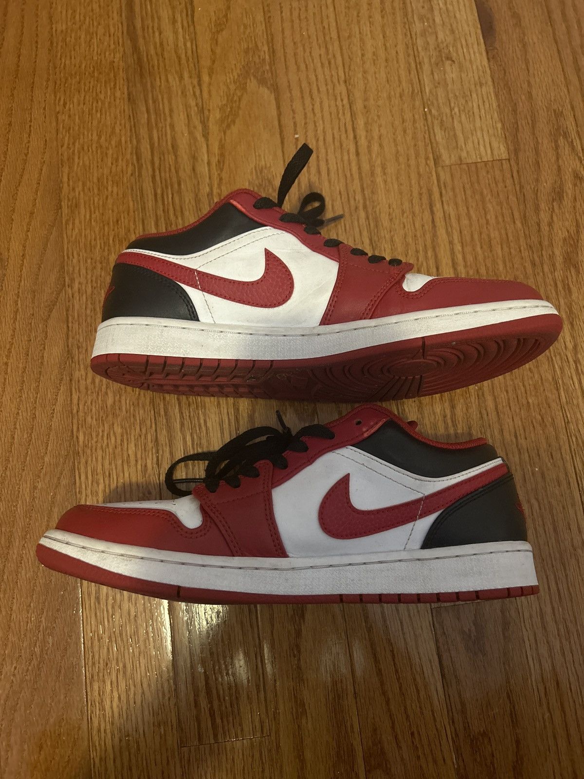 Jordan Brand Aj1 Low Reverse Black Toe Size US 8.5 / EU 41-42 - 1 Thumbnail