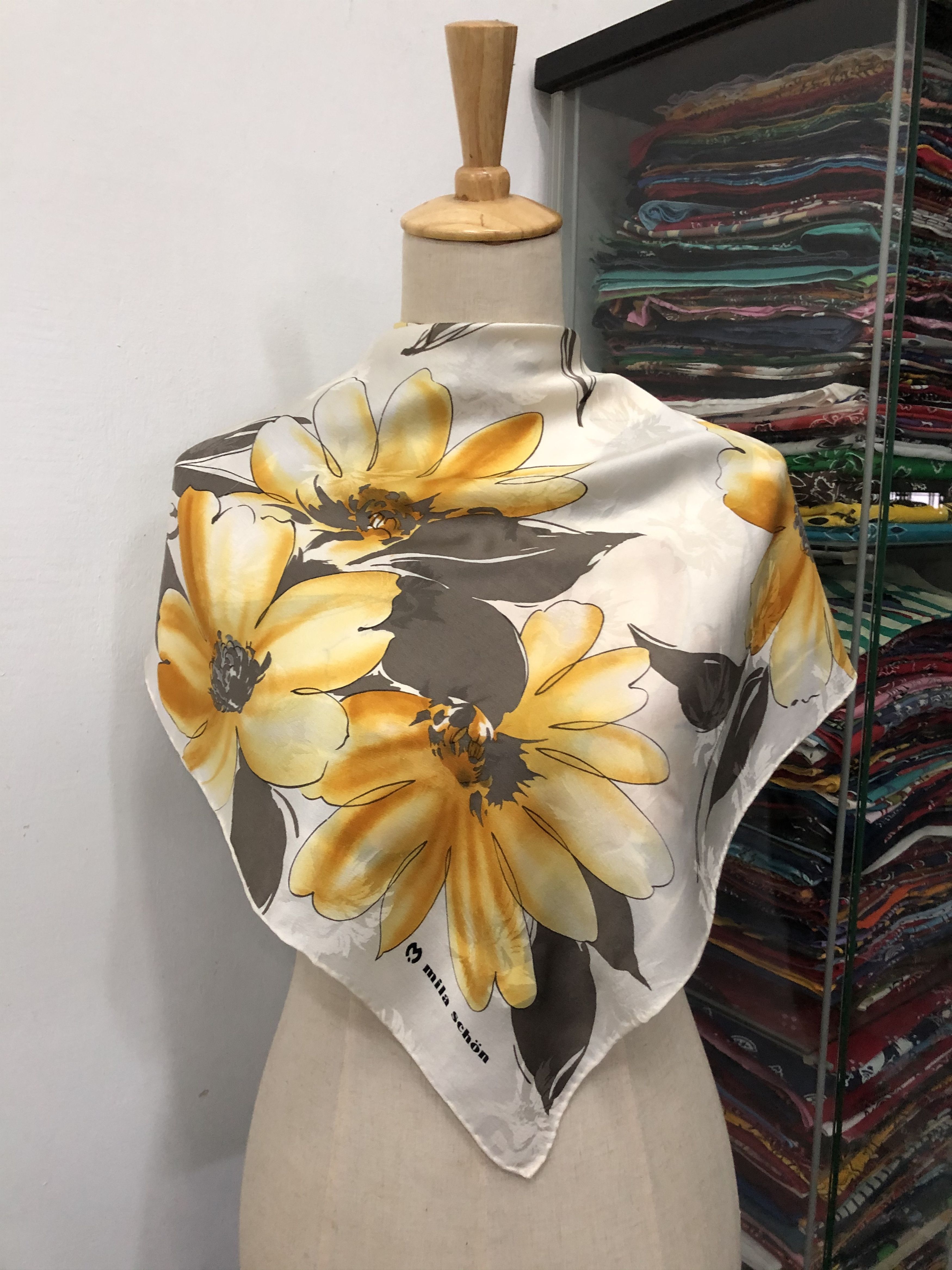 Mila Schon × Vintage Vintage Mila Schon Silk Scarf Size ONE SIZE - 1 Thumbnail