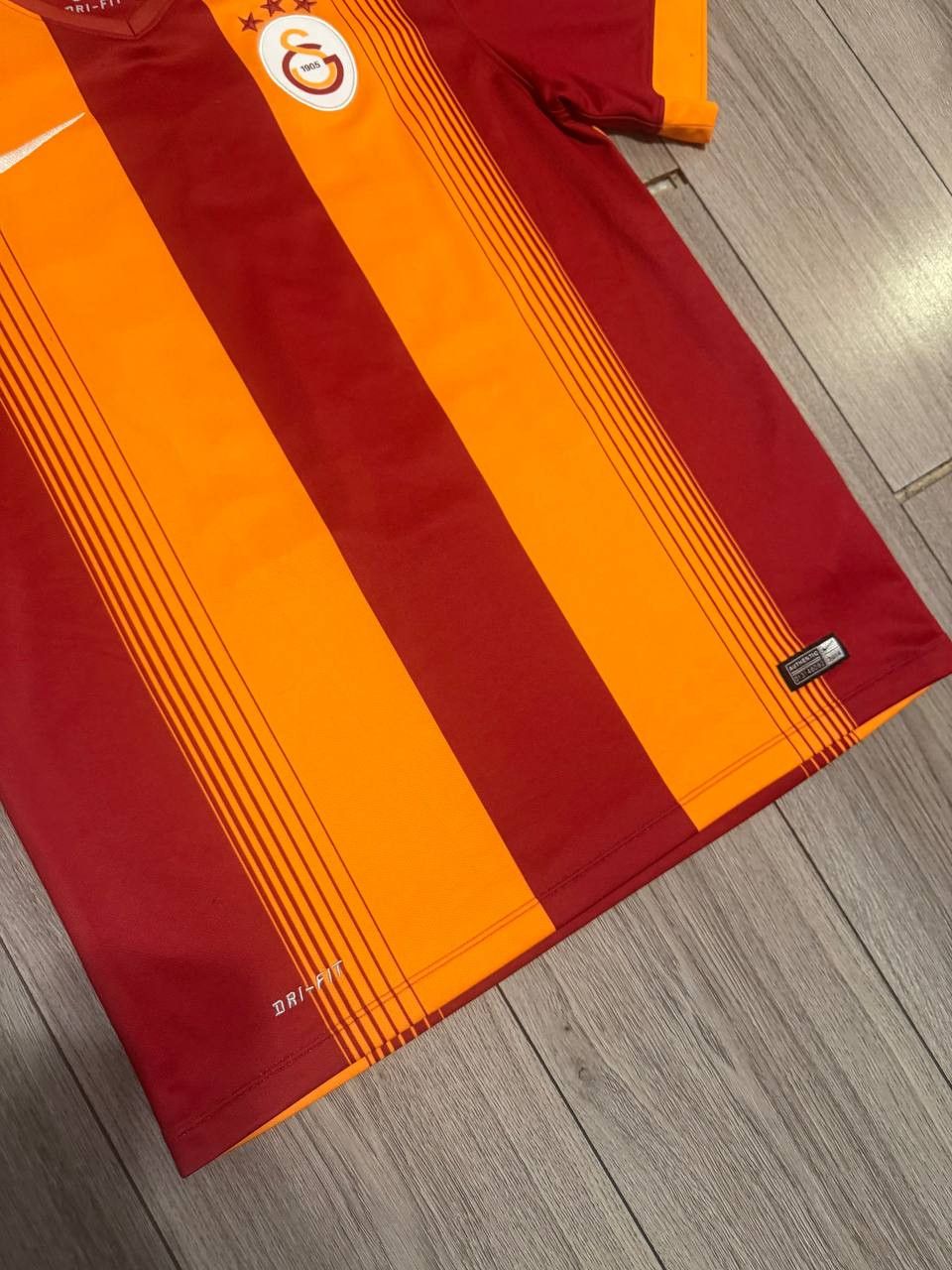 Nike GALATASARAY NIKE 2014/2015 FOOTBALL HOME JERSEY #10 SIZE M Size US M / EU 48-50 / 2 - 4 Thumbnail