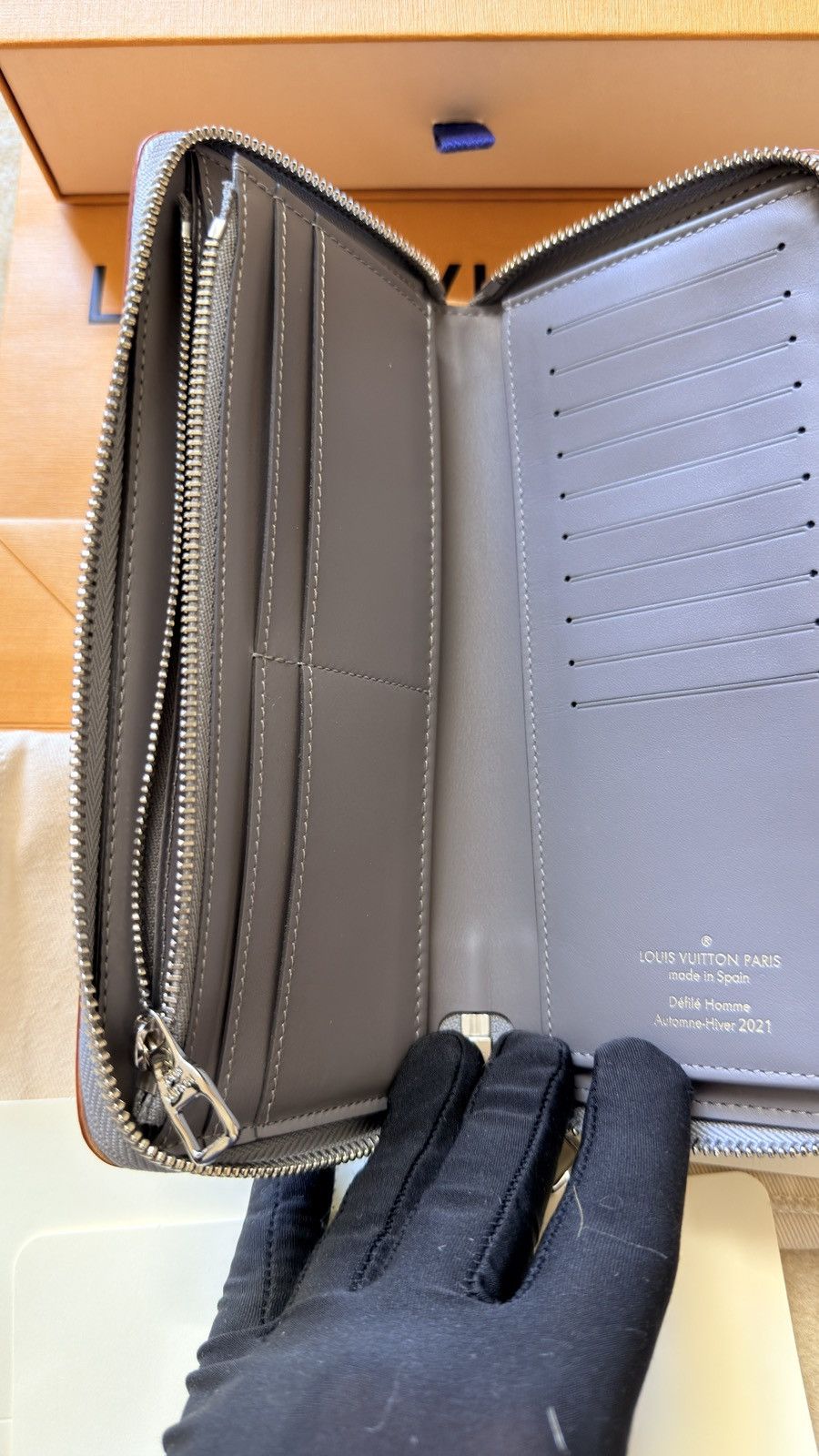 Louis Vuitton Louis Vuitton 2D Silver Metallic Mirror Zippy Long Wallet Size ONE SIZE - 7 Thumbnail