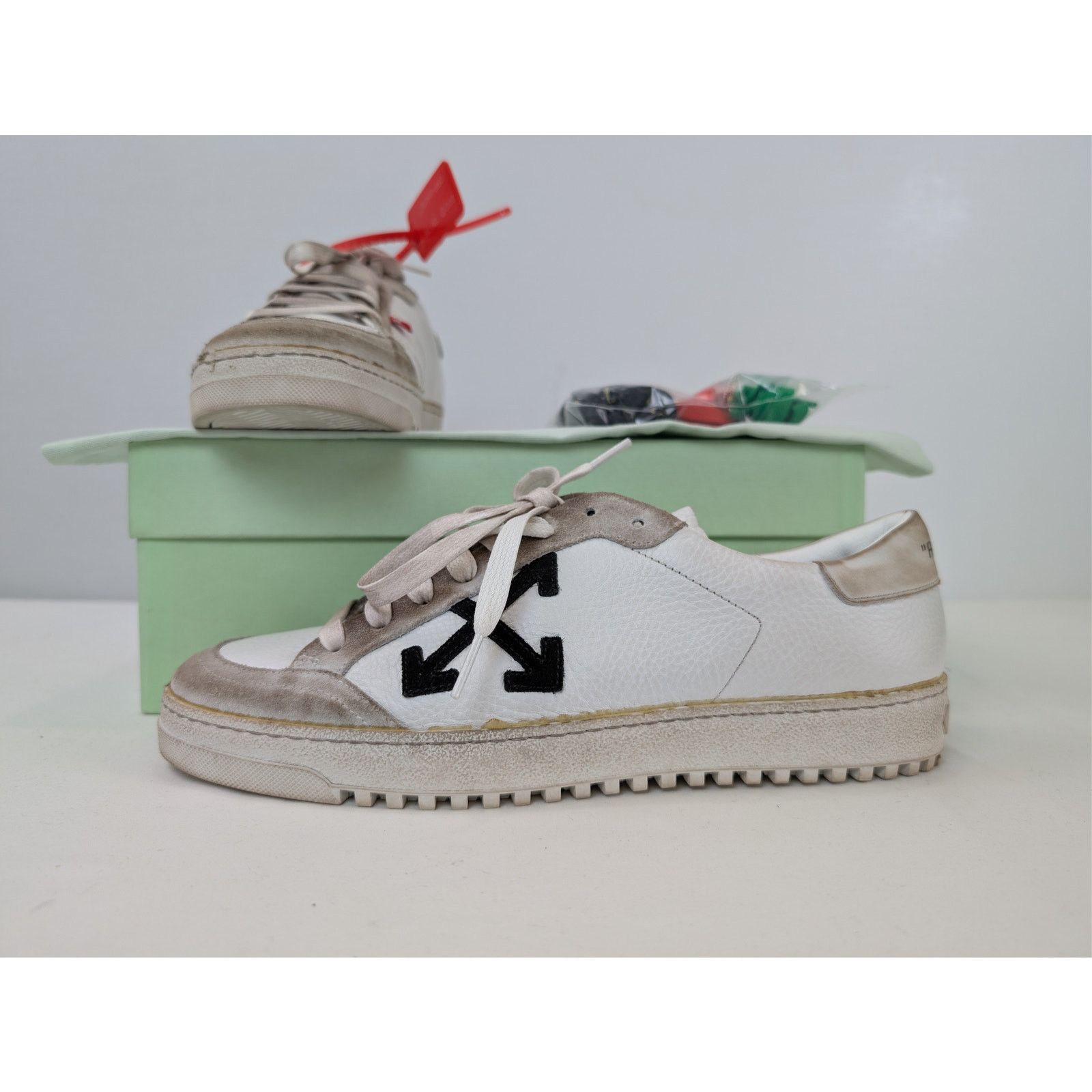 Off-White o1rshd1 Virgil Abloh Address Low Top Sneaker White / Black Size US 8 / EU 41 - 19 Thumbnail