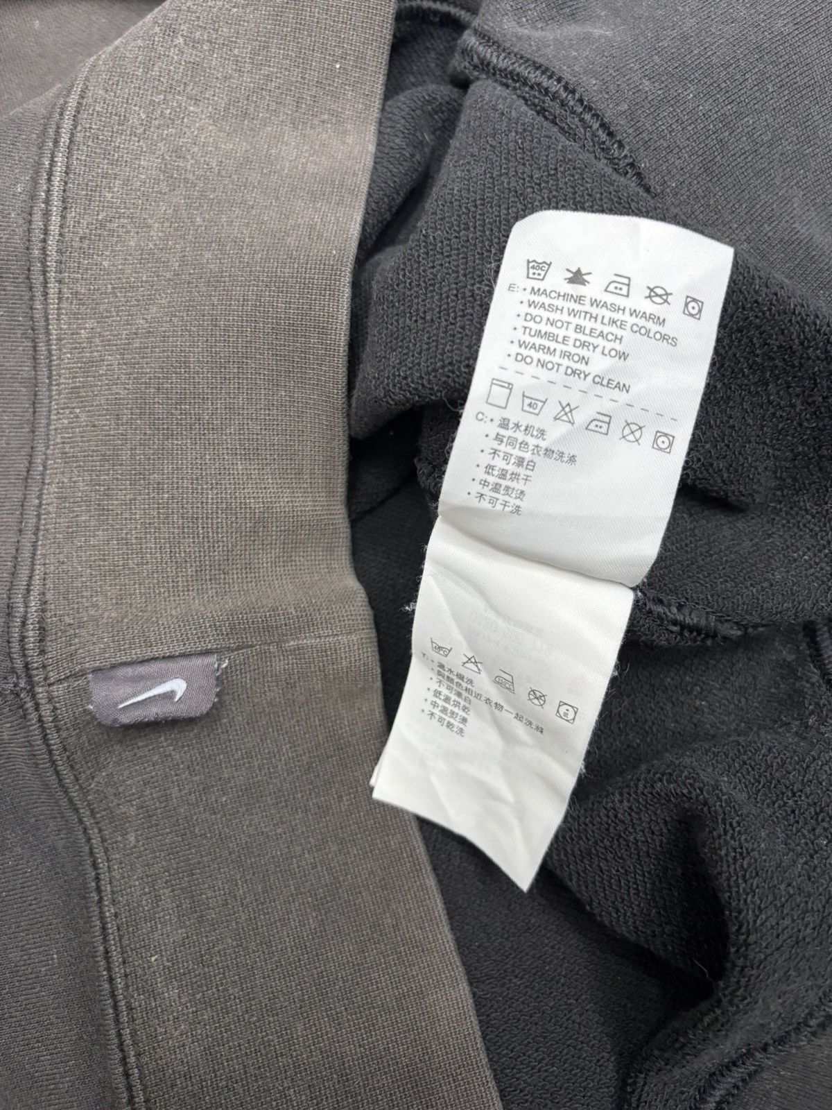 Nike RARE🔥90s VINTAGE NIKE SUN FADED THRASHED SWEATSHIRT Size US M / EU 48-50 / 2 - 13 Thumbnail