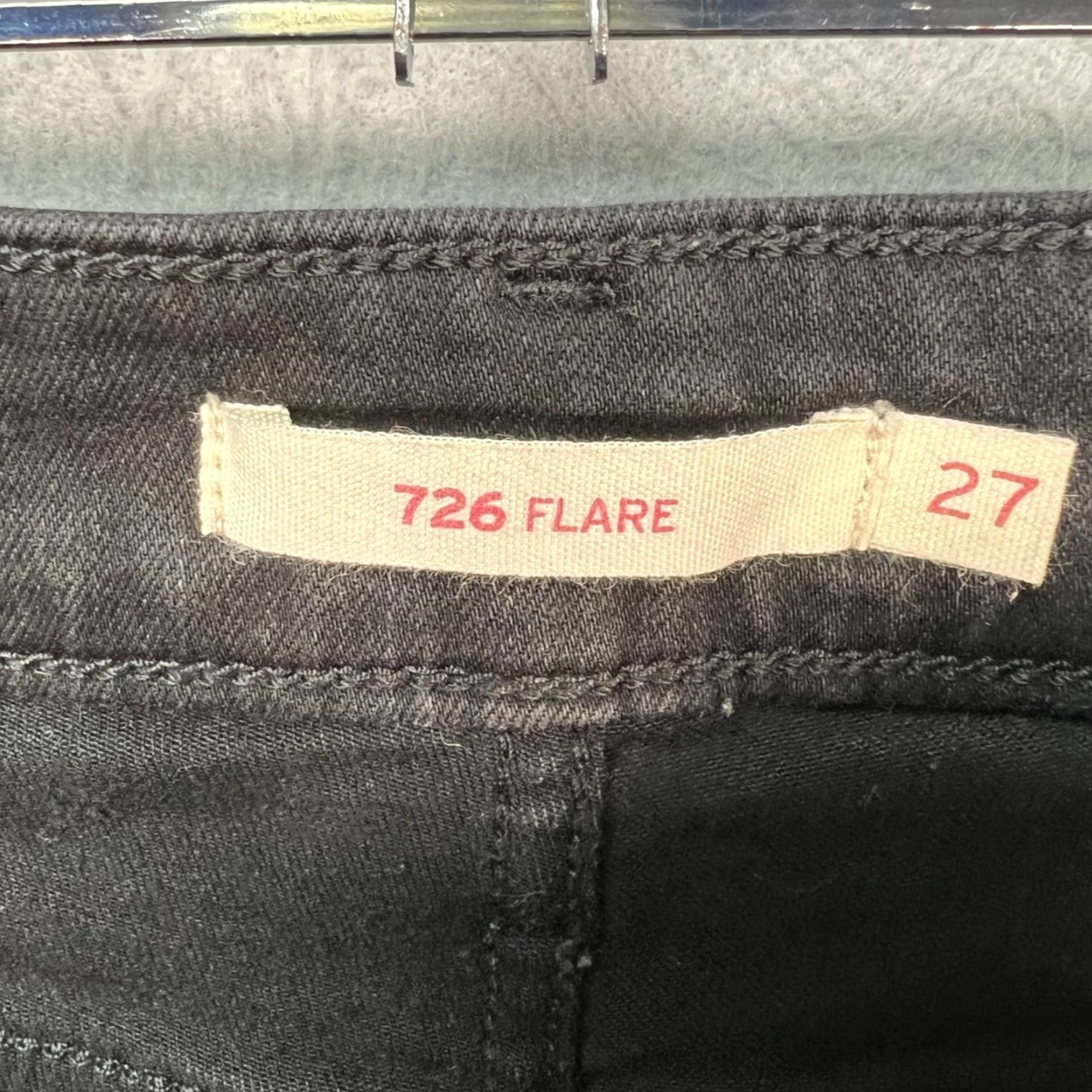Levi's Levi's 726 Flare Jeans Womens Size 27 Black Denim Stretch High Rise 5-Pocket Denim Cotton Blend Regular Inseam 30in Dark Wash Leather/Logo Accent N/A Size 27" / US 4 / IT 40 - 3 Thumbnail