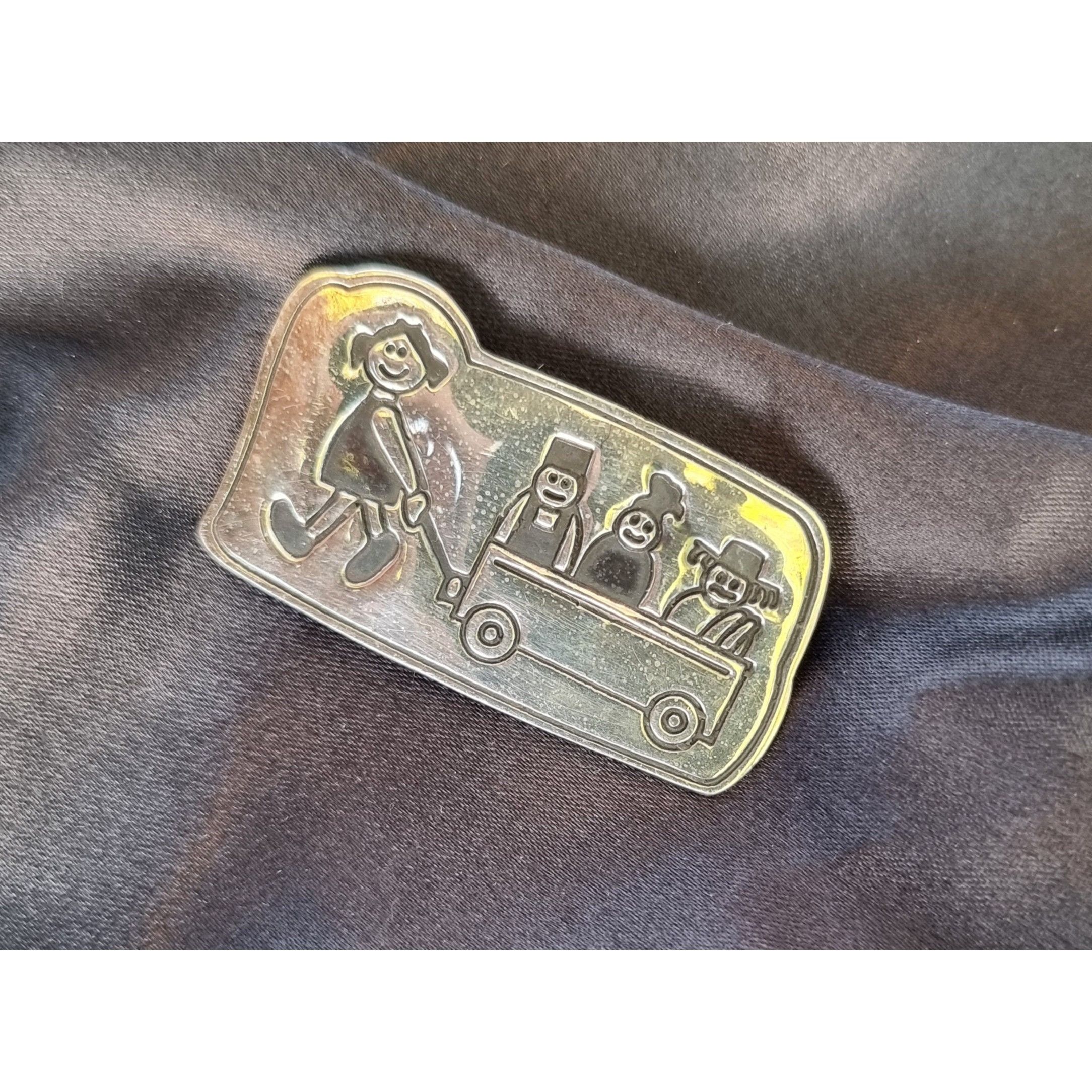 Vintage Vintage EFS Save the Children Signed Sterling Silver Brooch Size ONE SIZE - 5 Thumbnail