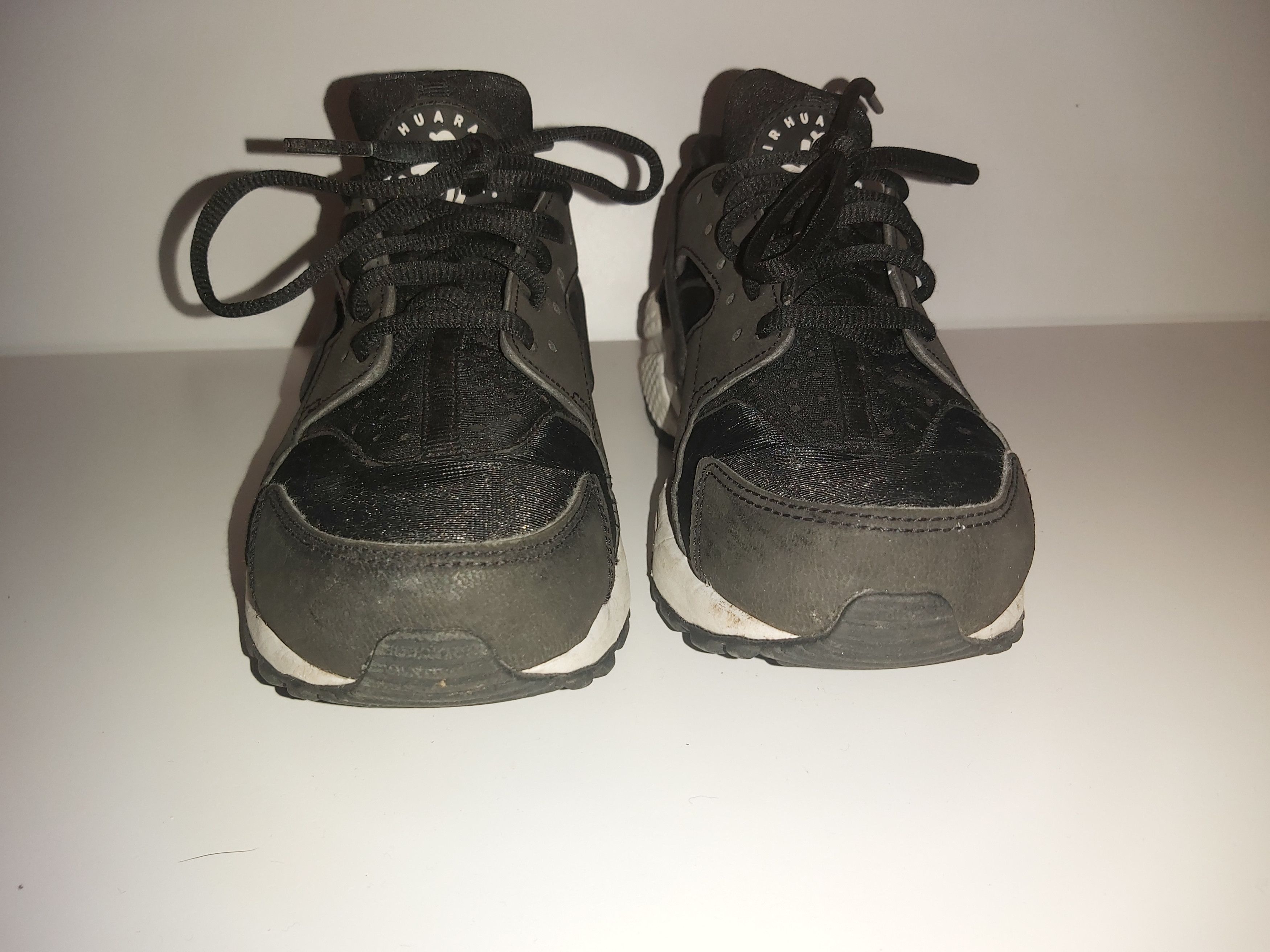 Nike 35,5eur 5us NIKE AIR HUARACHE WMNS "Black-White" 634835-006 Size US 5 / IT 35 - 9 Thumbnail
