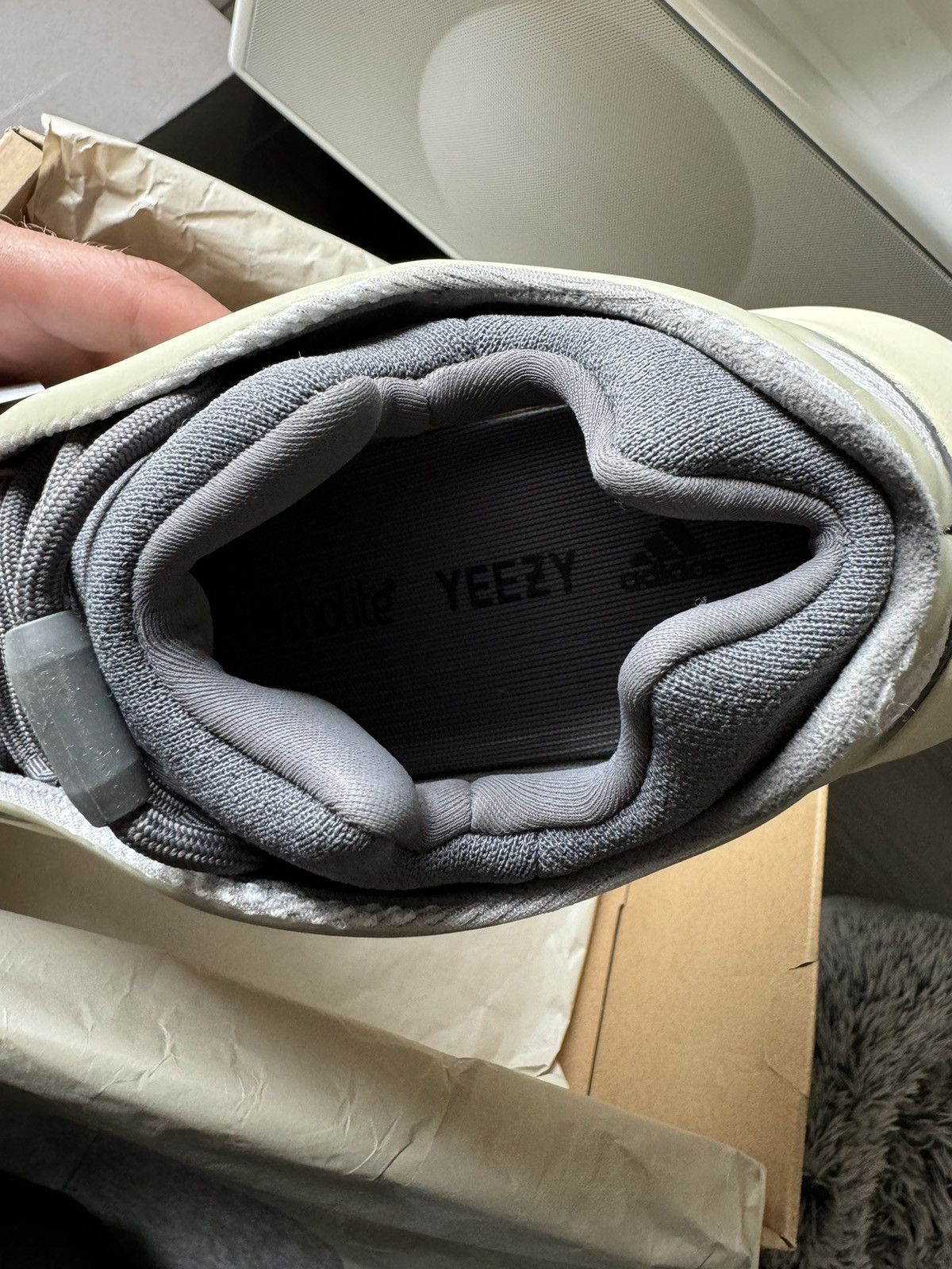 Adidas Brand New YZY 700 V3 Size US 8 / EU 41 - 12 Thumbnail