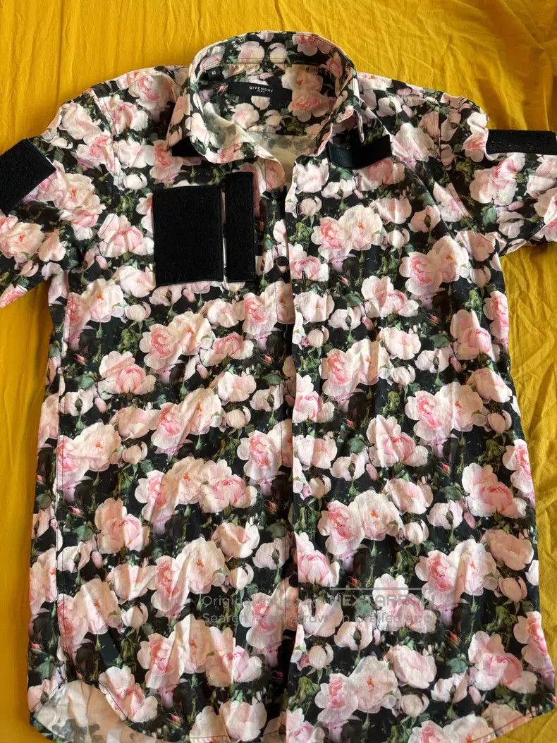 Givenchy Givenchy Rose Print Velcro Short Sleeve Shirt Size US XXS / EU 40 - 1 Thumbnail