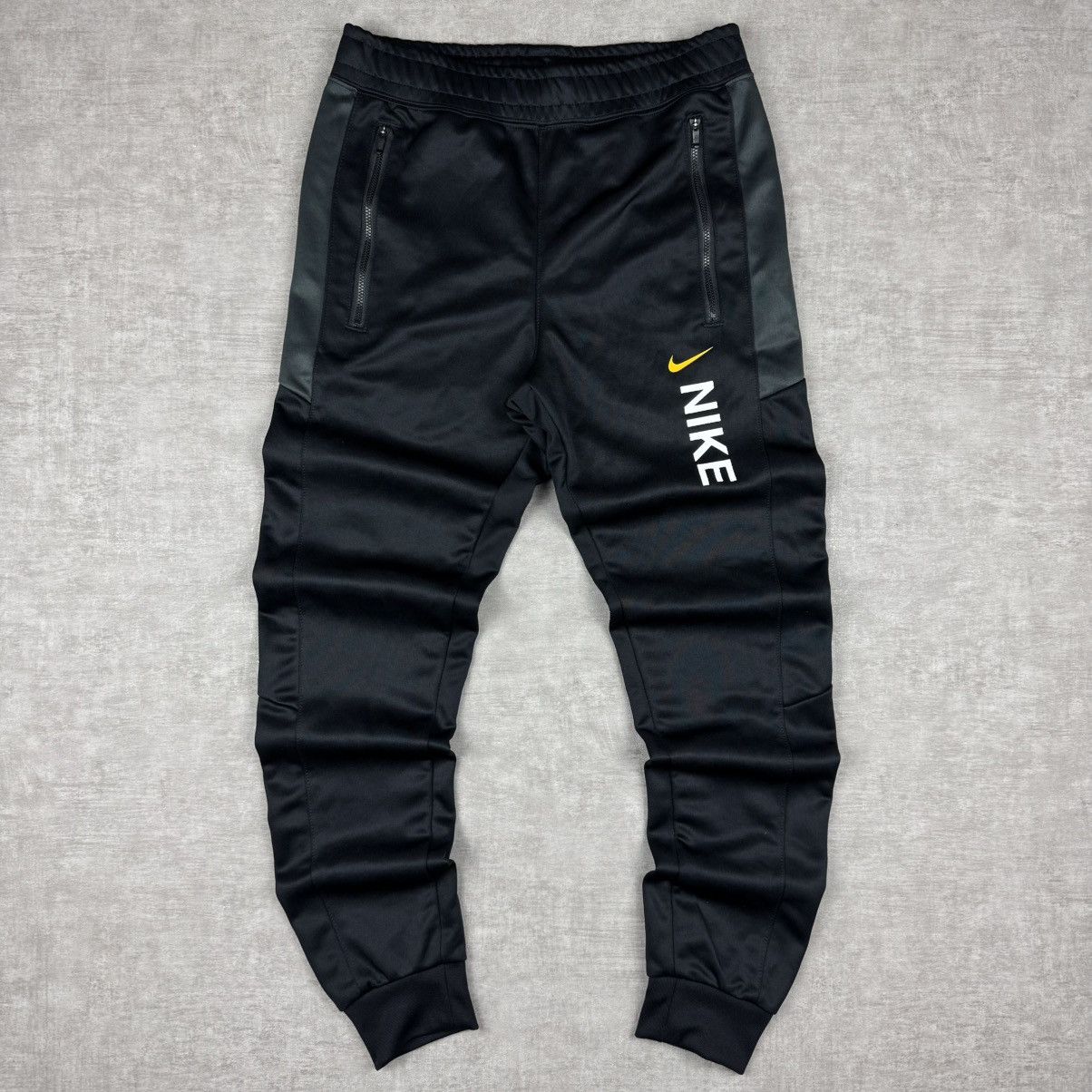 Nike Nike Joggers Size US 30 / EU 46 - 1 Thumbnail