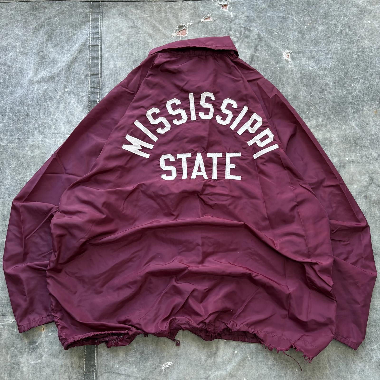 Vintage Vintage 70s King Louie Mississippi State Bulldog Windbreaker Size US XL / EU 56 / 4 - 1 Thumbnail