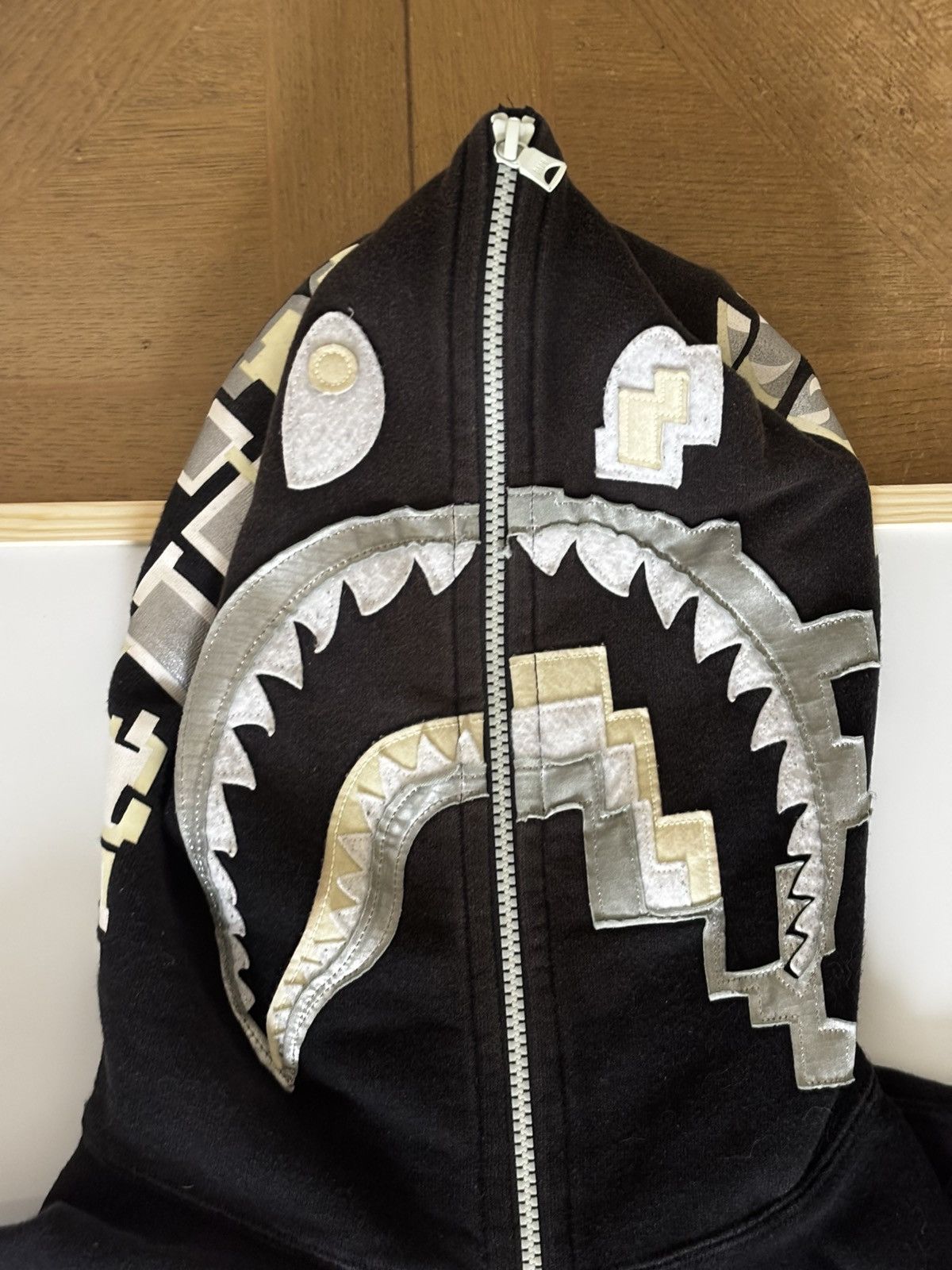 Bape Auth ale bape glow in the dark shark full zip hoodie M used Size US M / EU 48-50 / 2 - 2 Thumbnail