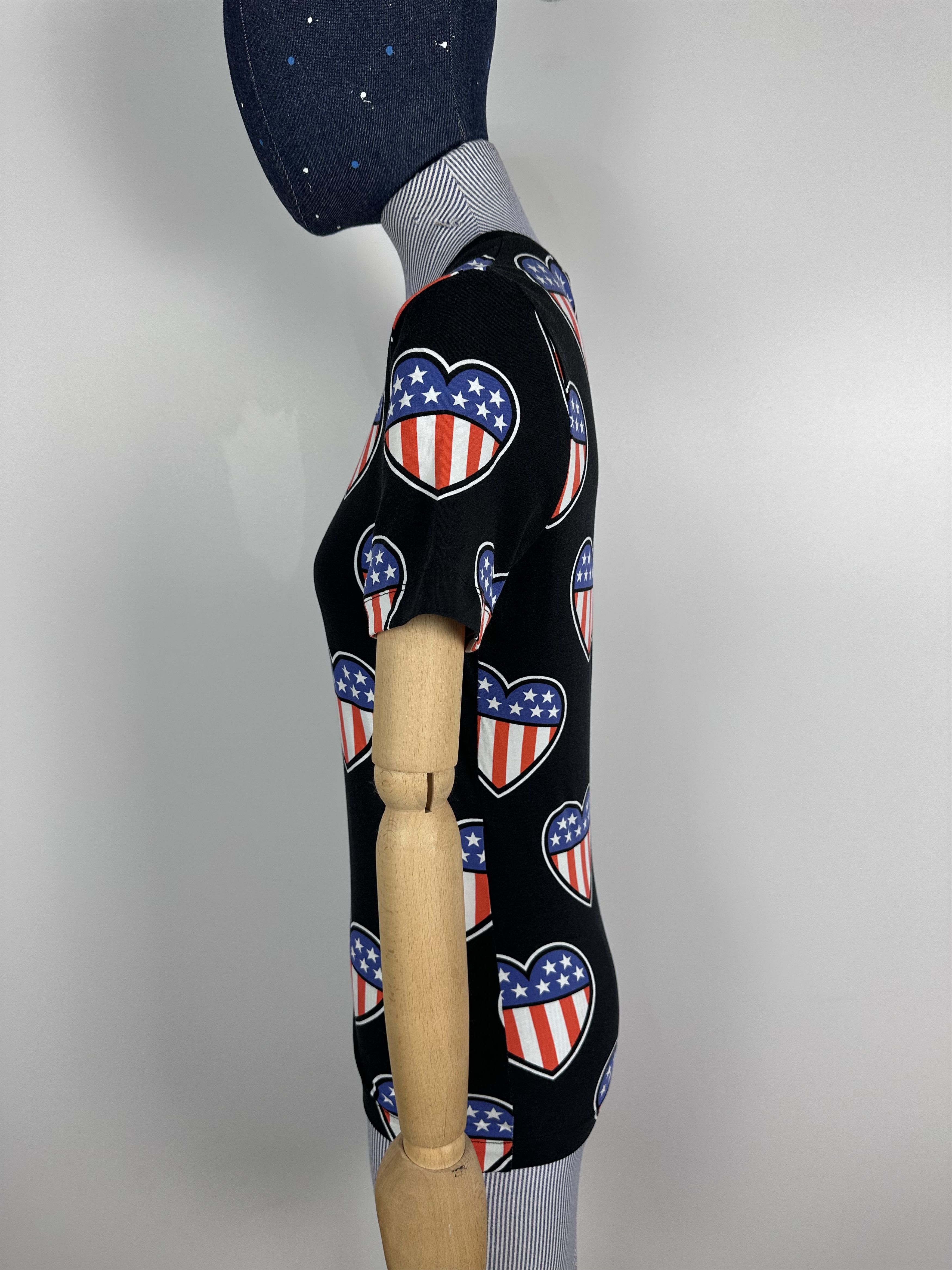 Love Moschino × Moschino Love Moschino T-Shirt Heart USA Flag Print Stars Stripes Size XS / US 0-2 / IT 36-38 - 5 Thumbnail