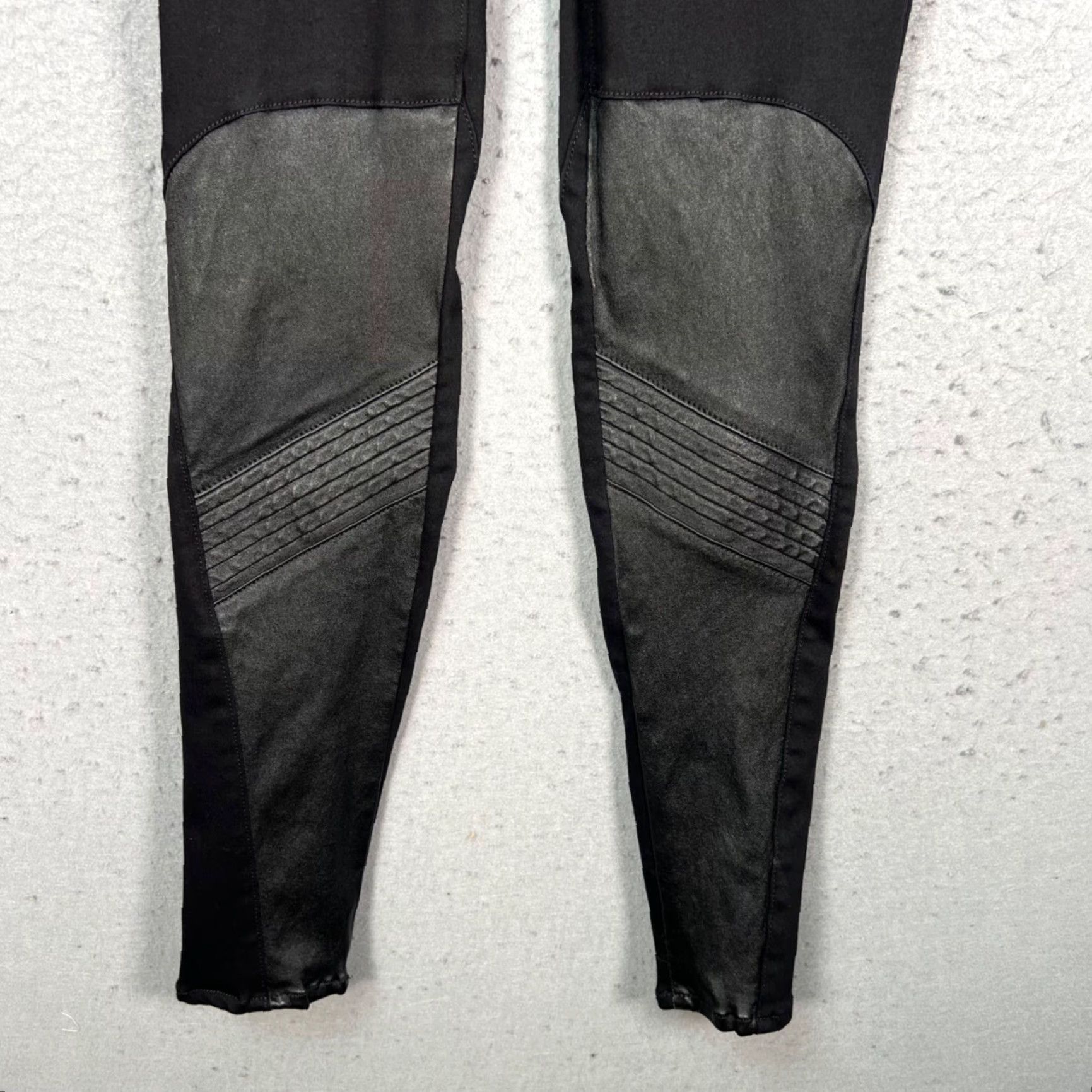 Rag & Bone Rag & Bone Womens Jeans 27 Blackout Moto Skinny Faux Leather Knee Panels Denim 5-Pocket Stretch Slimmed Rise Low 29in Inseam Adult Regular Womens Size 27" / US 4 / IT 40 - 5 Thumbnail