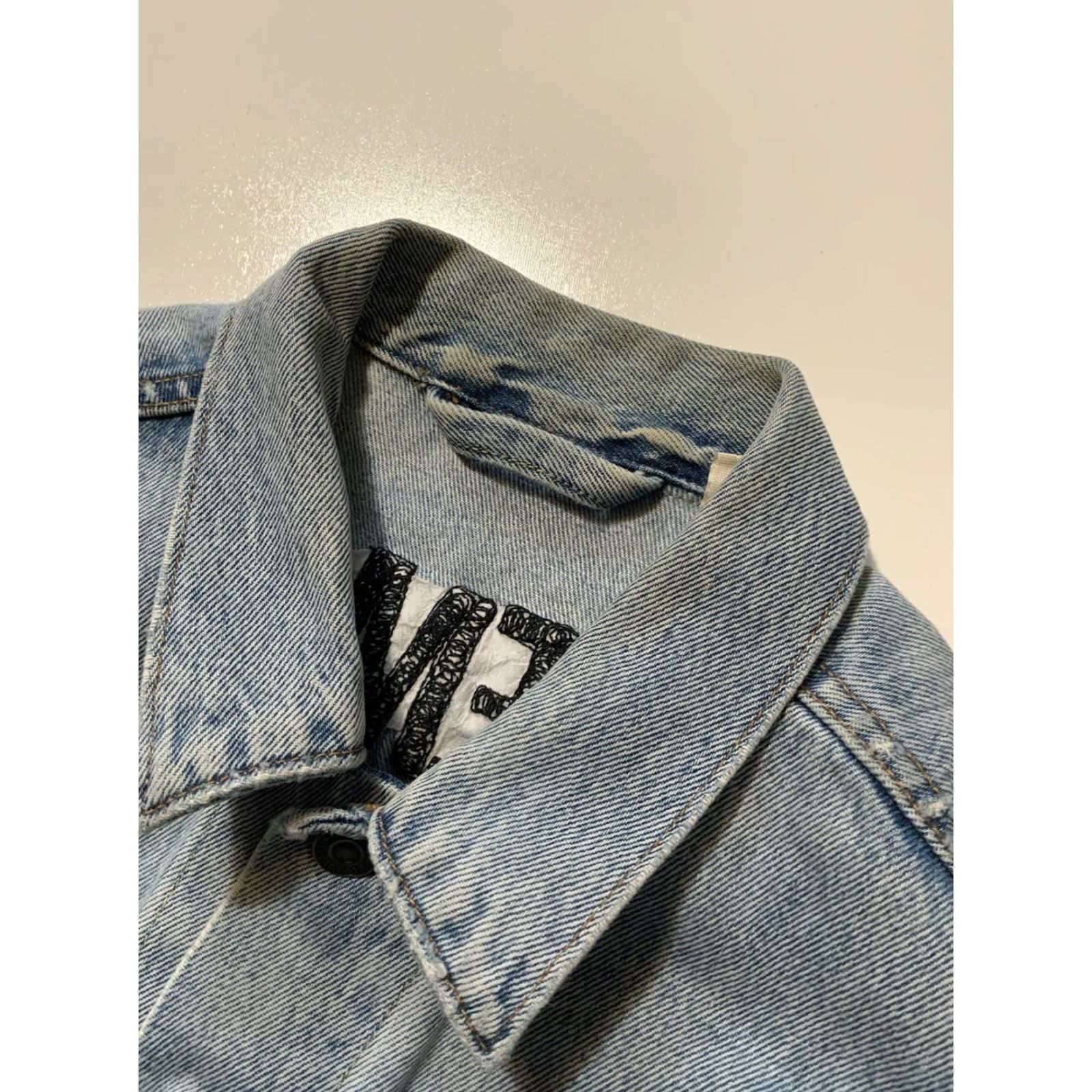 Levi's Levis Strauss Peacemaker Embroidered Button Denim Jean Trucker Jacket Sz. M Mens Blue Denim Jacket Button Embroidered Trucker Jeans Size US 31 - 7 Thumbnail