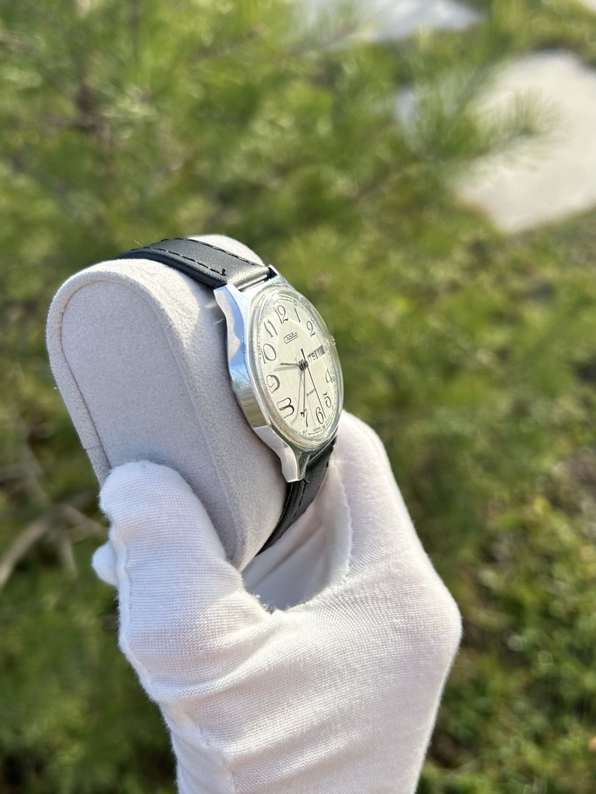 Vintage Vintage Watch Slava Mechanical Made in USSR Authentic 1980s Size ONE SIZE - 15 Thumbnail