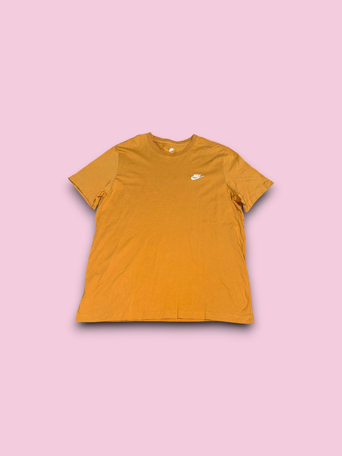 Nike The nike tee embroidery logo essential t-shirt tan men’s XL Size US XL / EU 56 / 4 - 2 Thumbnail