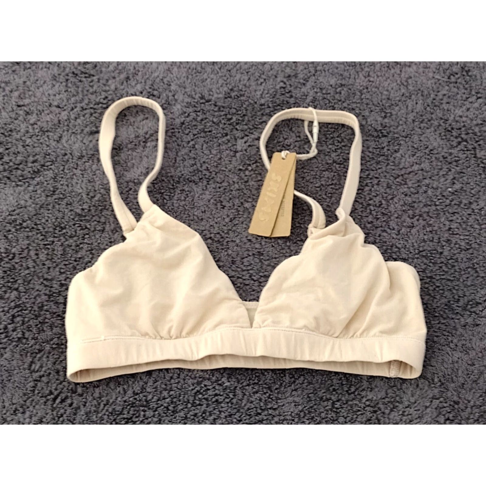 SKIMS SKIMS Bra Fits Everybody Triangle Bralette Sand 2XS Women XS Sand Color Br-TRI-2024 Bralette Sports Classic Logo 194378063054 Mens? Size ONE SIZE - 2 Thumbnail