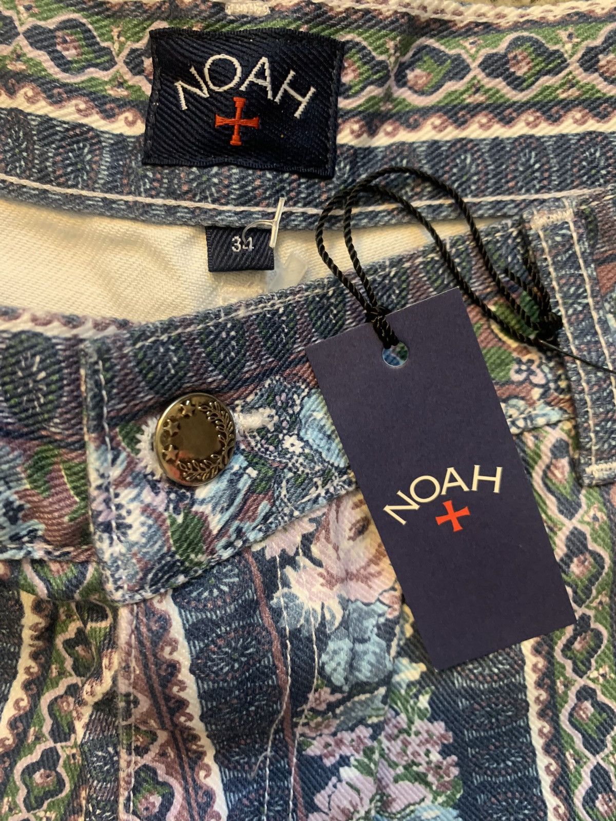 Noah NOAH 90’s STYLE DENIM STRIPED FLORAL SHORTS Size US 34 / EU 50 - 7 Thumbnail