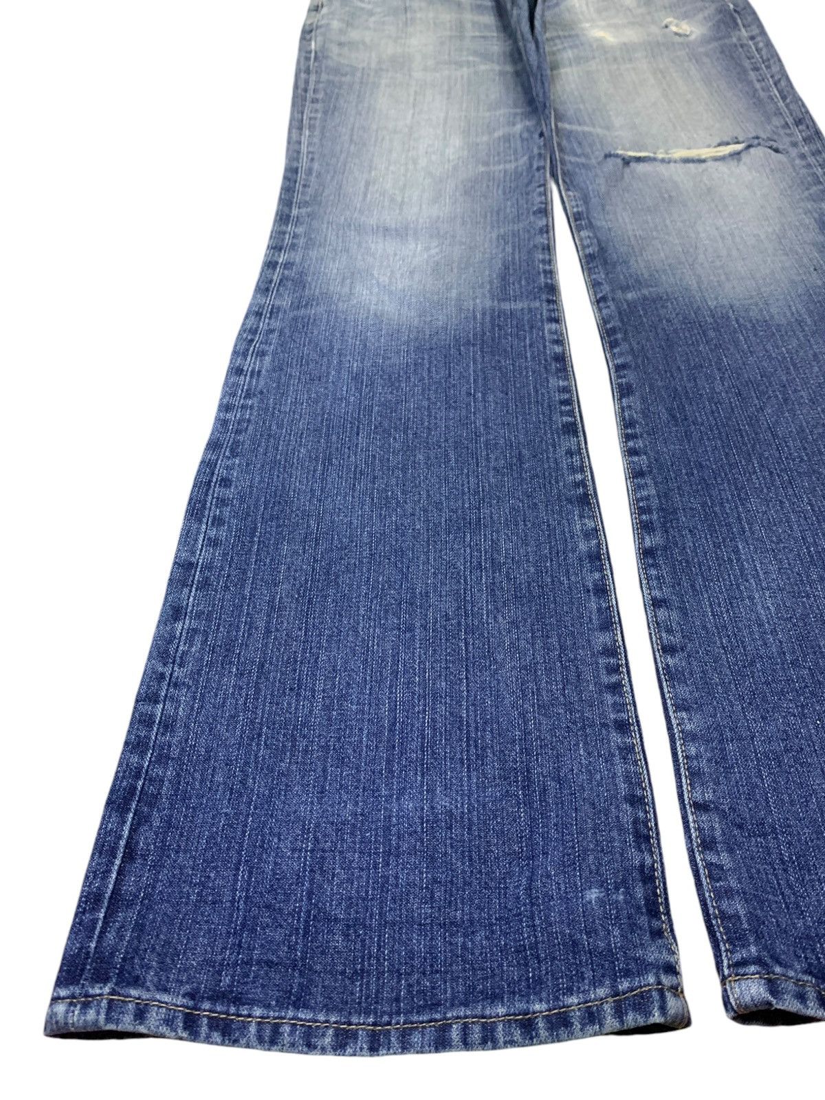 Uniqlo Vintage Uniqlo "Broken Denim" Faded Distressed Flare Jeans Size US 34 / EU 50 - 6 Thumbnail