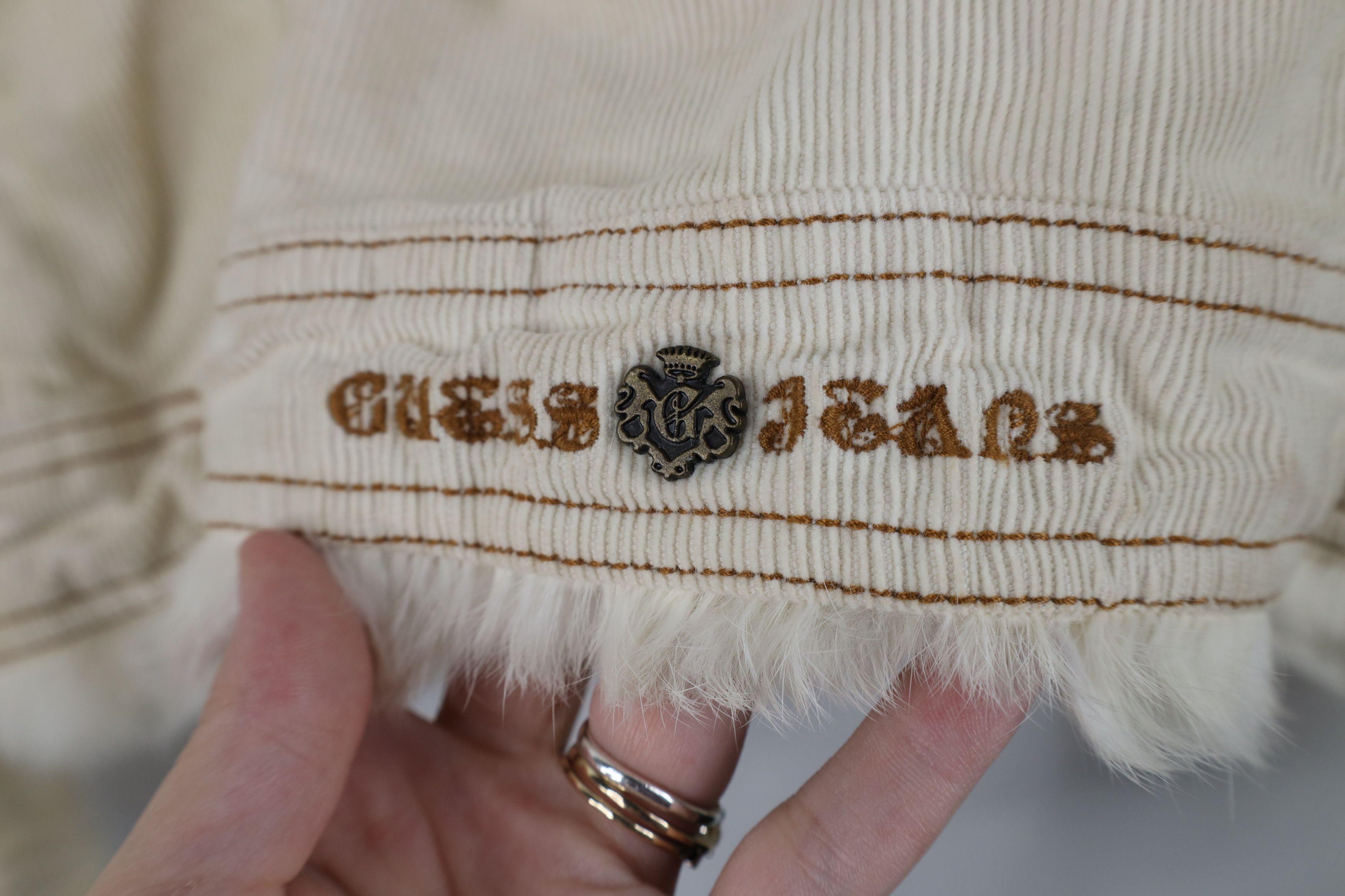 Guess Vintage 90s Y2K Guess Rabbit Corduroy Trucker Jacket Cream Size XS / US 0-2 / IT 36-38 - 14 Thumbnail