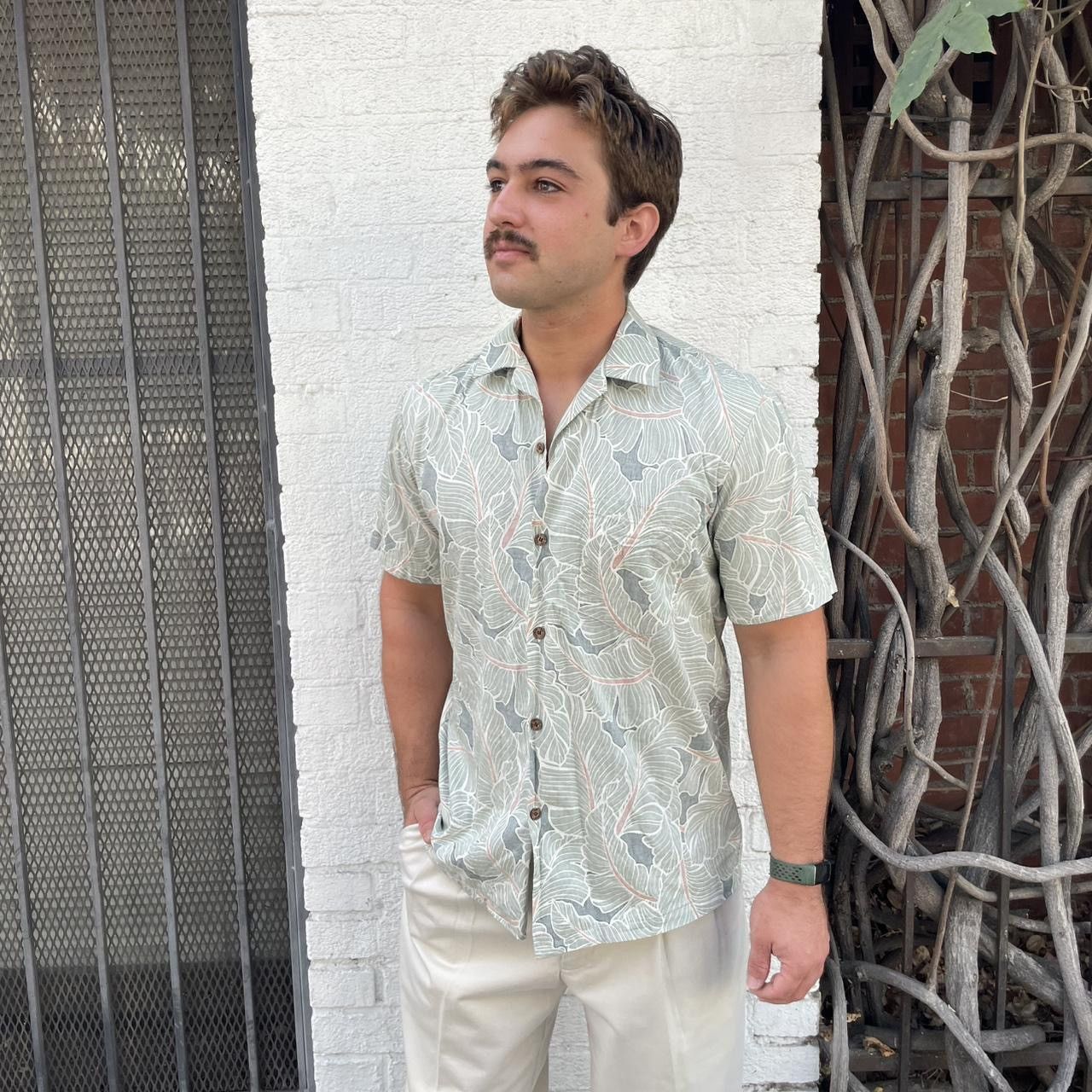 Quicksilver Vintage Green and white tropical leaf Hawaiian shirt sz M Size US M / EU 48-50 / 2 - 1 Thumbnail