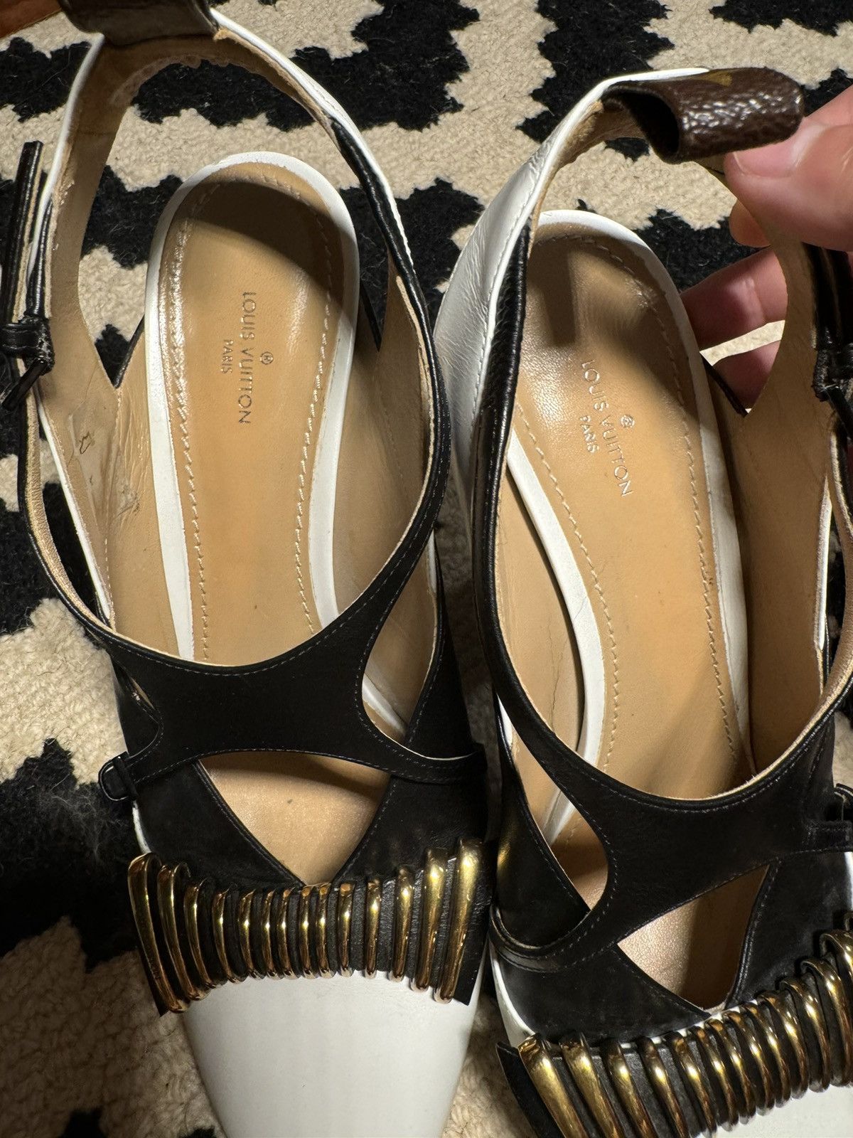 Louis Vuitton Louis Vuitton White/Black Leather Headline Slingback Pumps Size US 10 / IT 40 - 5 Thumbnail