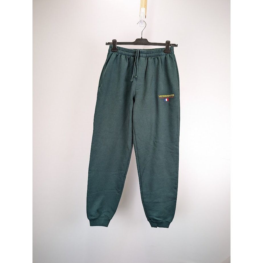 Vetements o1rshd1 Sweatpants & Joggers in Green Size US 34 / EU 50 - 1 Thumbnail
