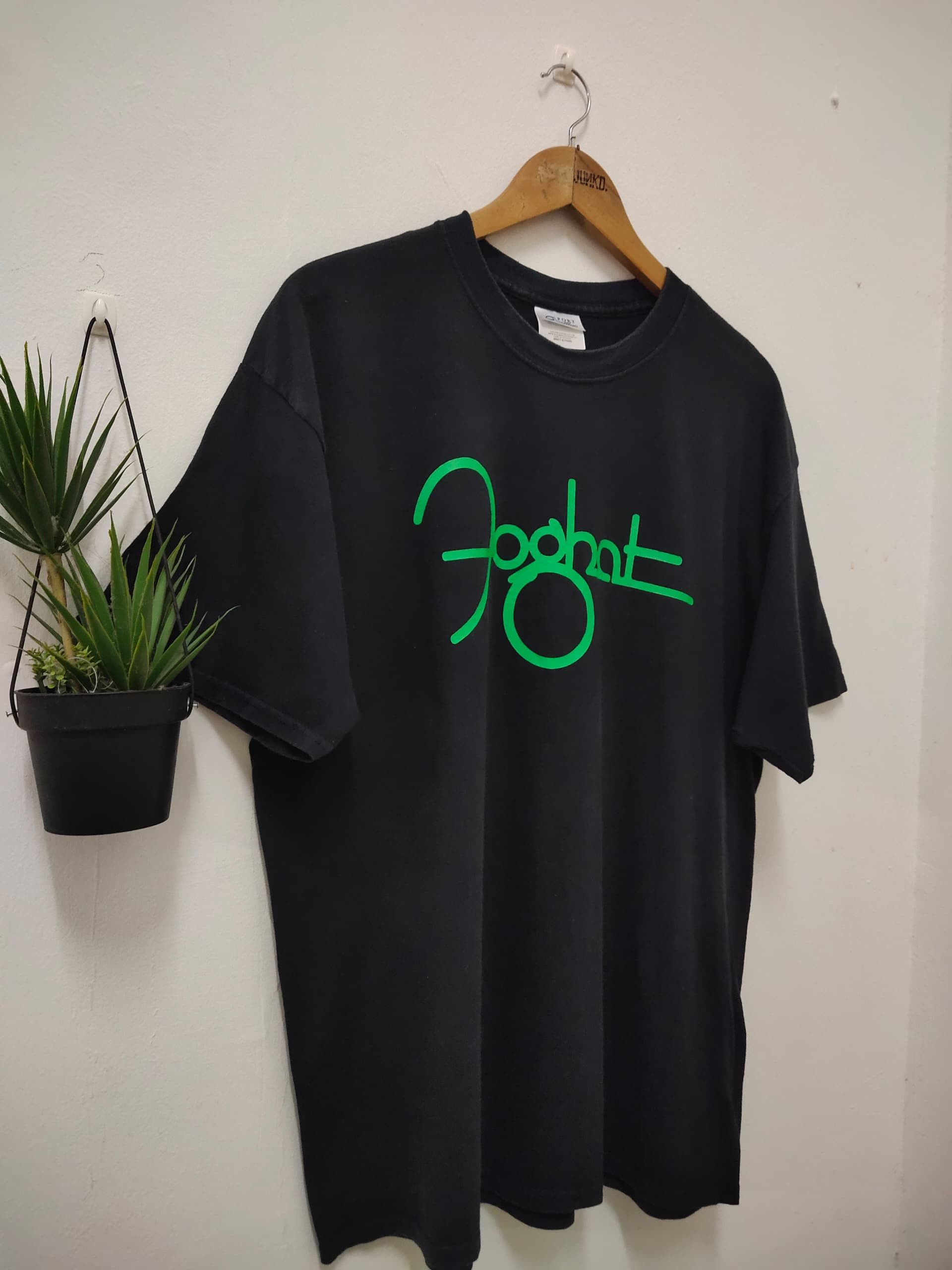 Band Tees Vtg Foghat band tee with original band's signature on shirt Size US XL / EU 56 / 4 - 7 Thumbnail