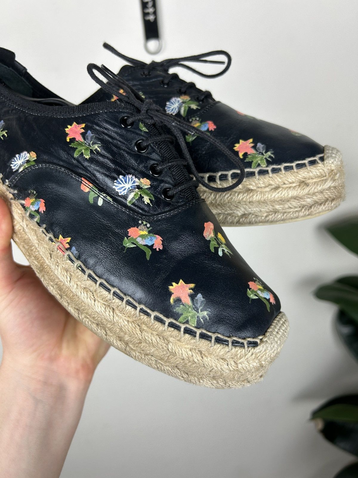 Saint Laurent Paris Saint Laurent Paris Black Floral Leather Oxford Espadrille Size US 9 / IT 39 - 2 Thumbnail