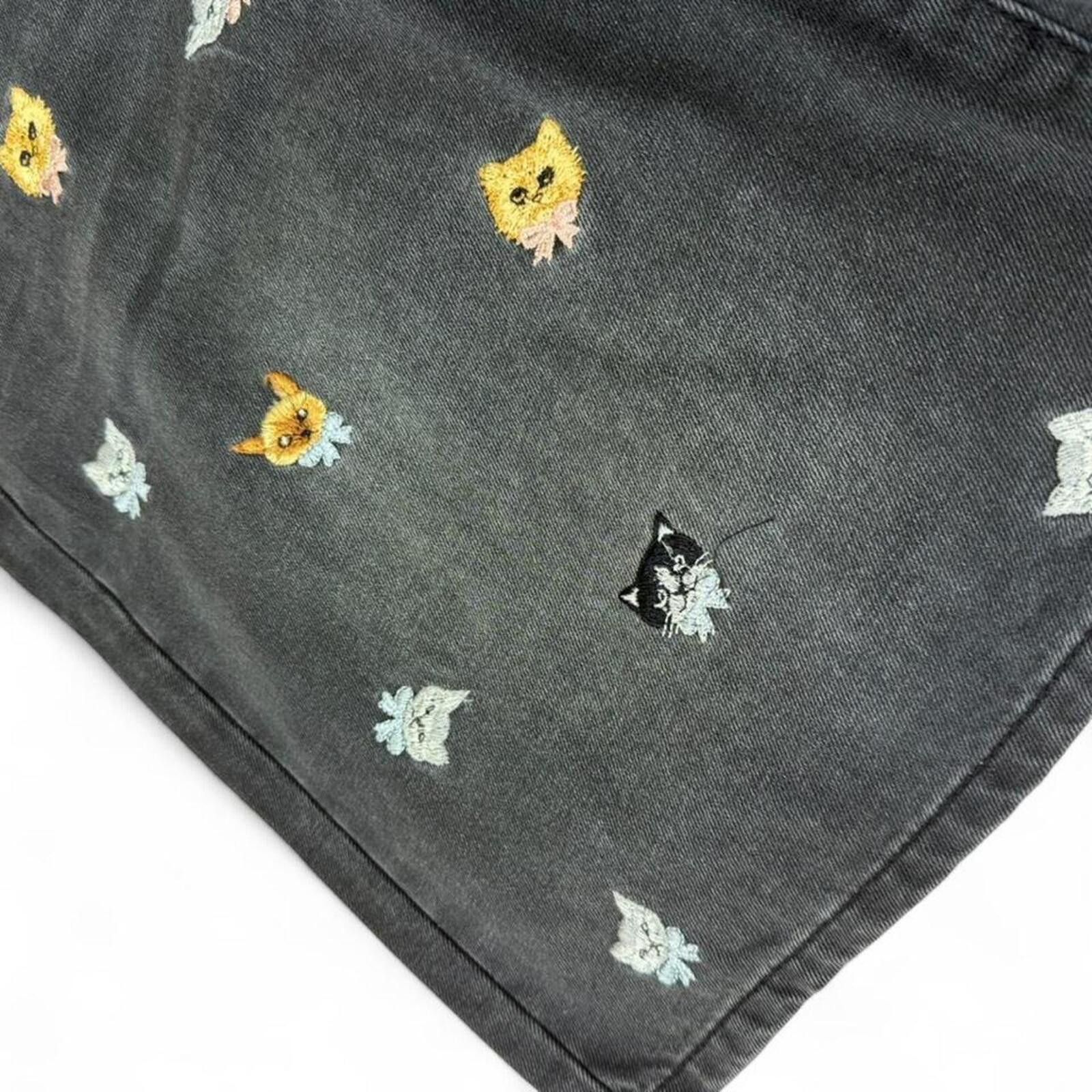 True Religion Black denim shorts with embroidered cat design Size 34" / US 12 / IT 48 - 7 Thumbnail