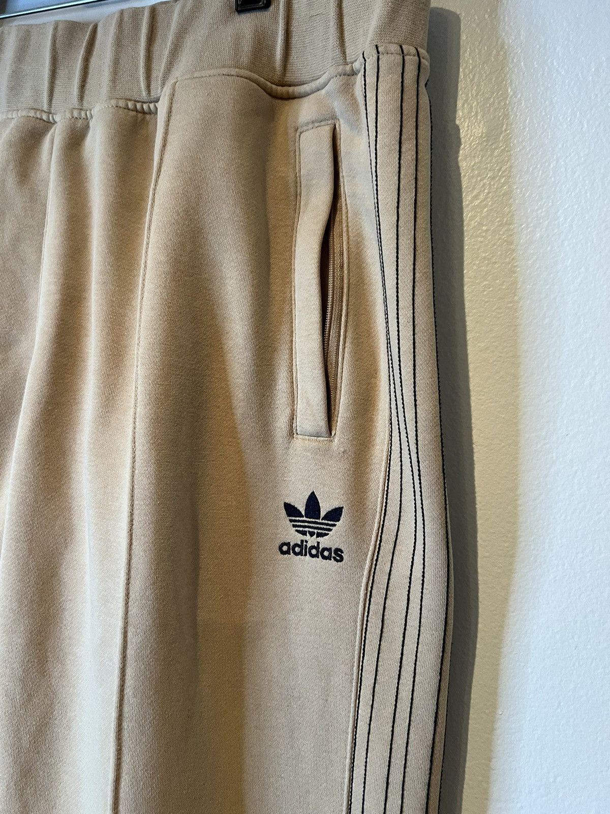 Adidas MEN'S ADIDAS Originals TREFOIL FLEECE TRACK Sweatpants Sz L Size US 40 / EU 56 - 2 Thumbnail