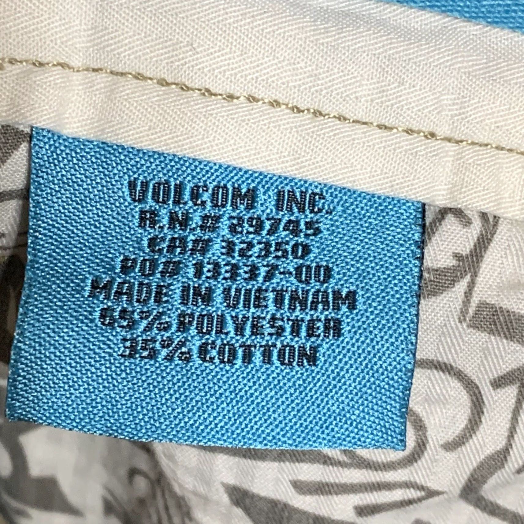 Volcom VINTAGE Volcom Stone 29 x 12" Khaki Weirder Chino Shorts Mens 29 Beige Cotton Polyester Front Zip Pockets Flat Front Casual 12 Inseam Size US 29 - 7 Thumbnail